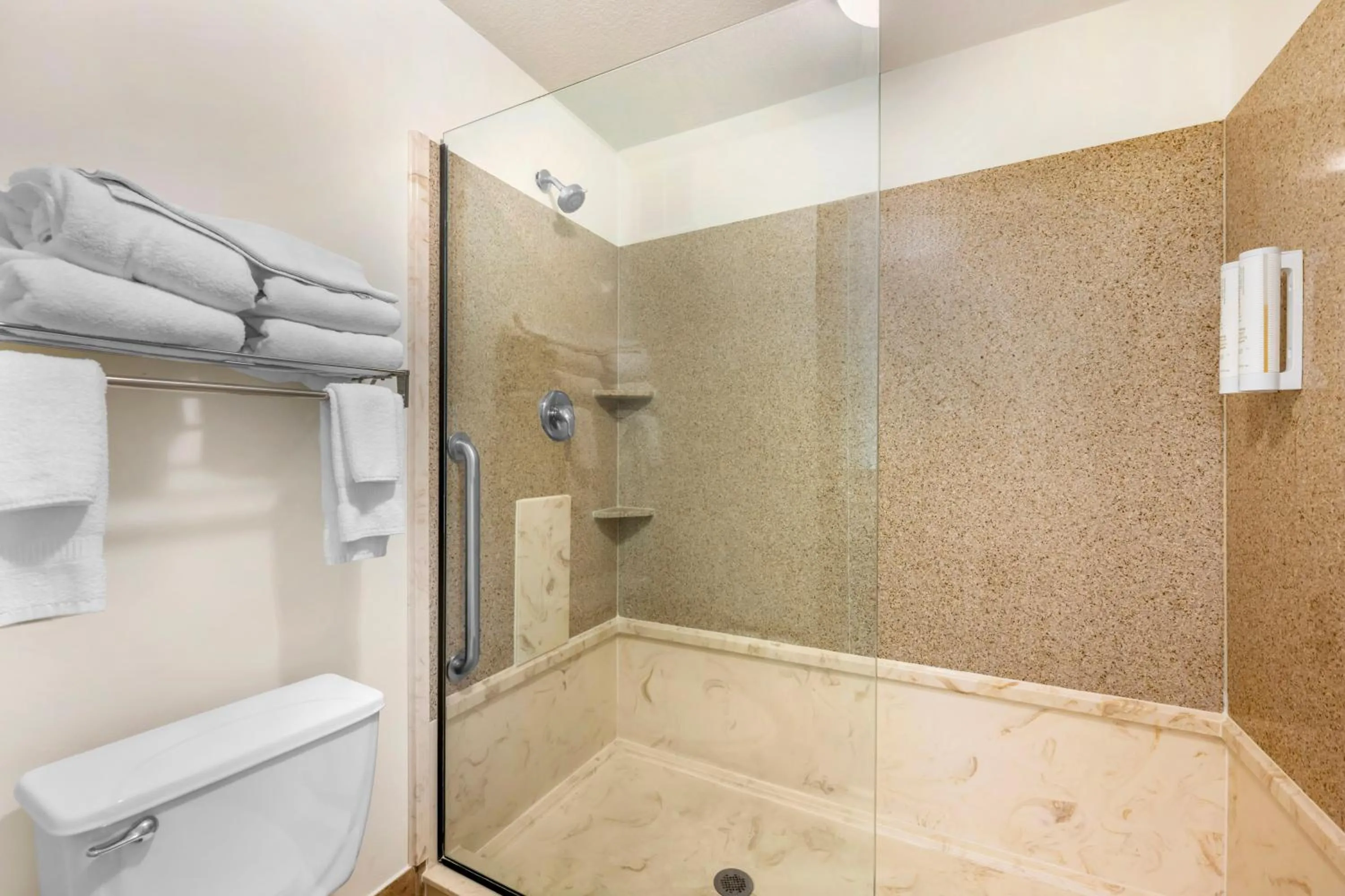 Shower in Clarion Pointe Sioux Falls Airport