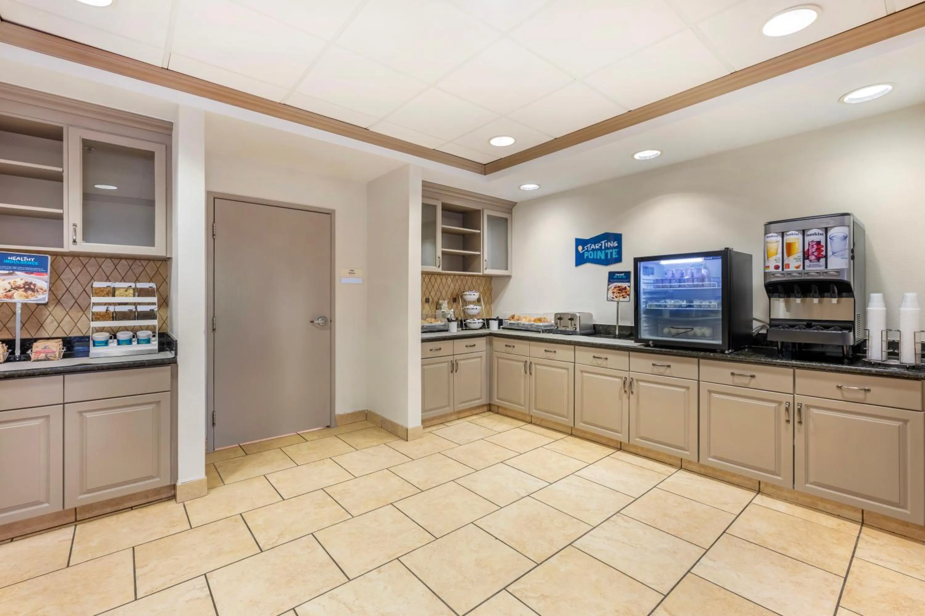 Breakfast in Clarion Pointe Sioux Falls Airport