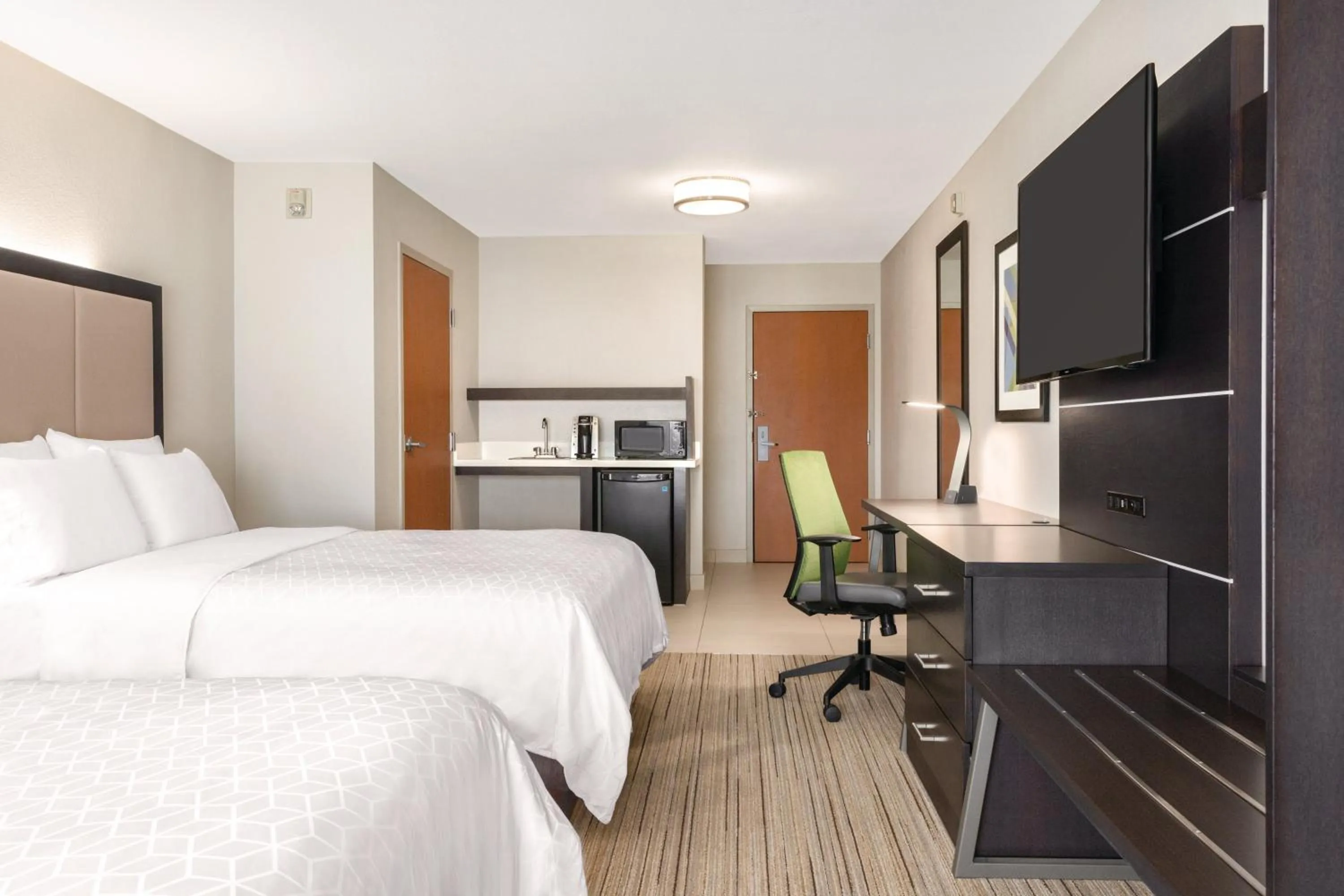 Photo of the whole room, Bed in Holiday Inn Express Hotel & Suites Lawton-Fort Sill by IHG