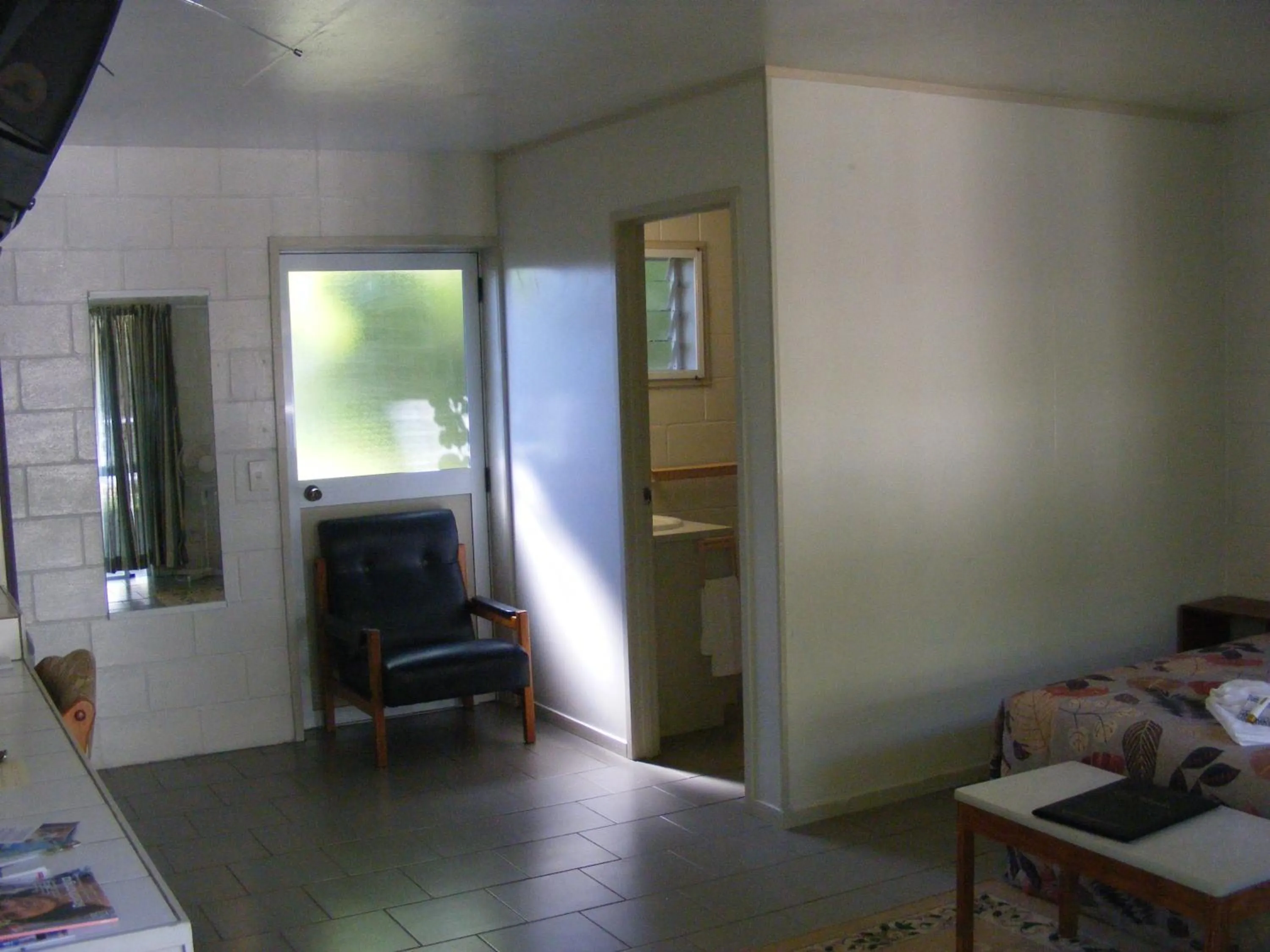 Bedroom, Bed in Central Motel