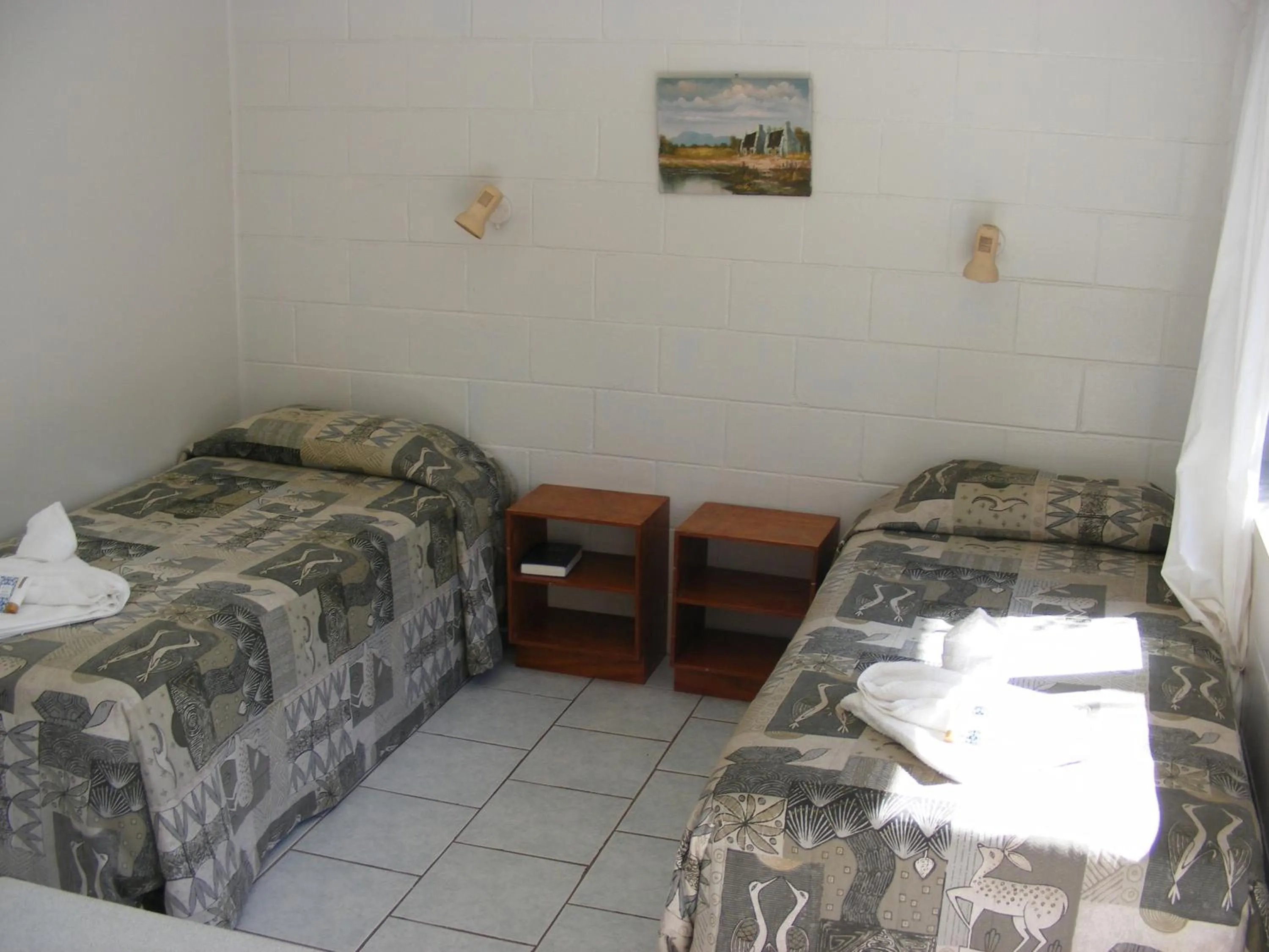 Standard Twin Room in Central Motel