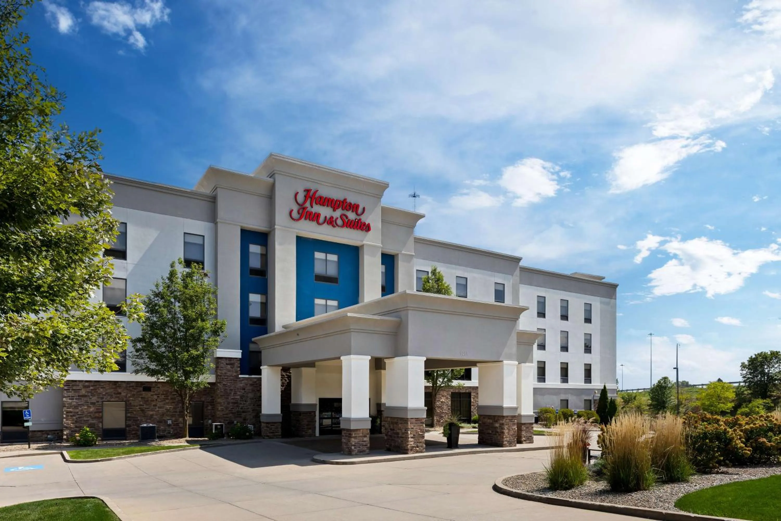 Property building in Hampton Inn & Suites Canton
