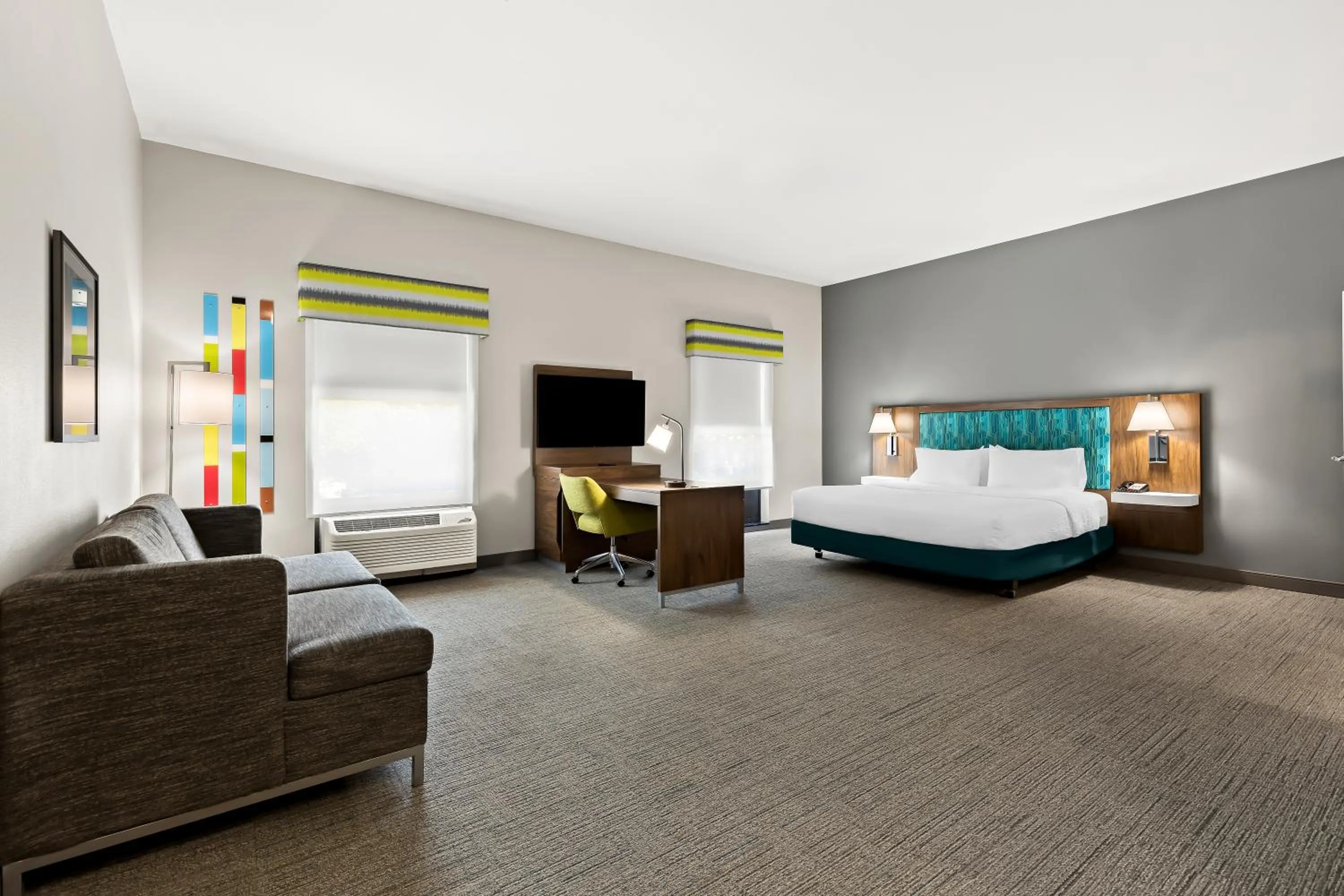 Bed in Hampton Inn & Suites Canton