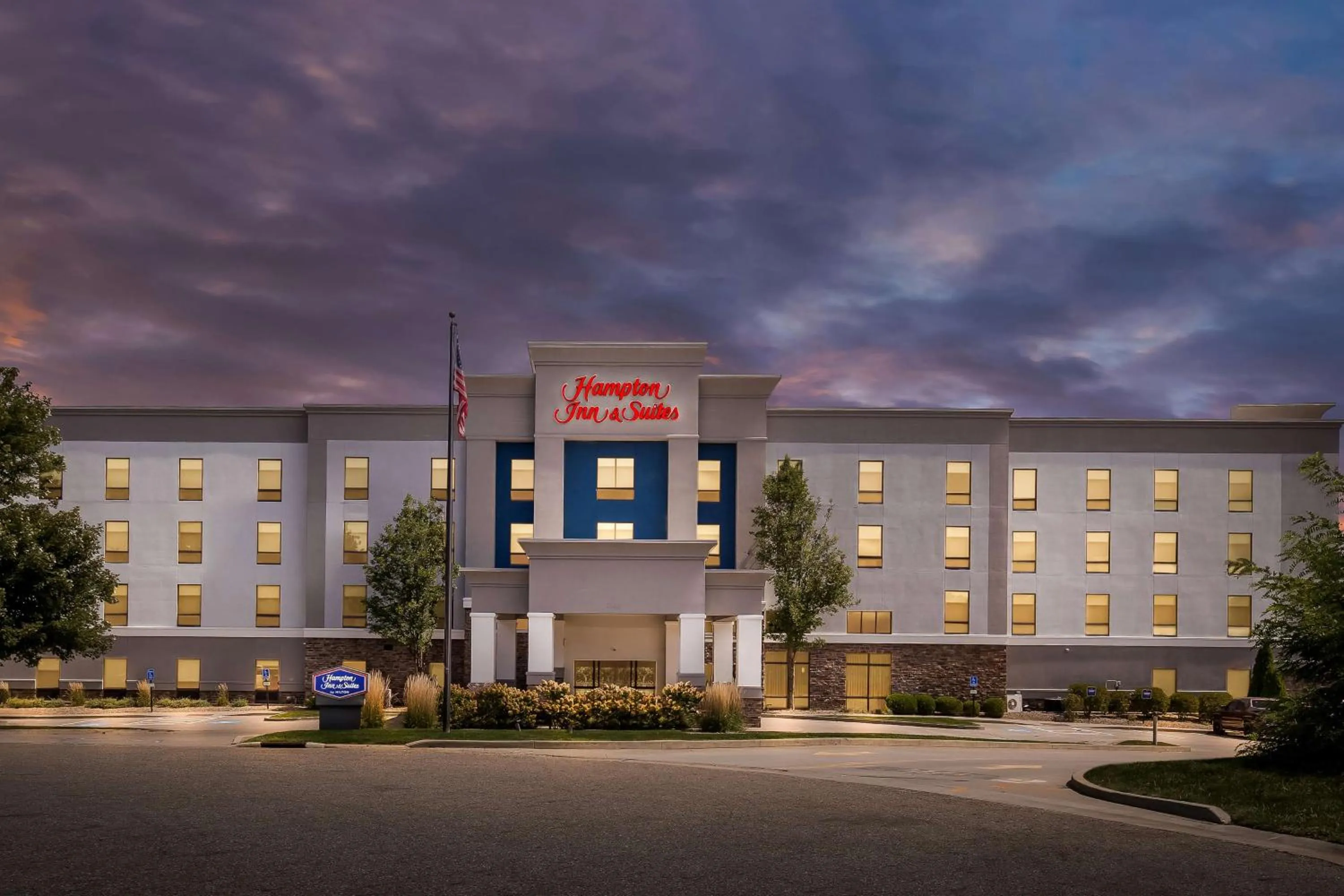 Property building in Hampton Inn & Suites Canton