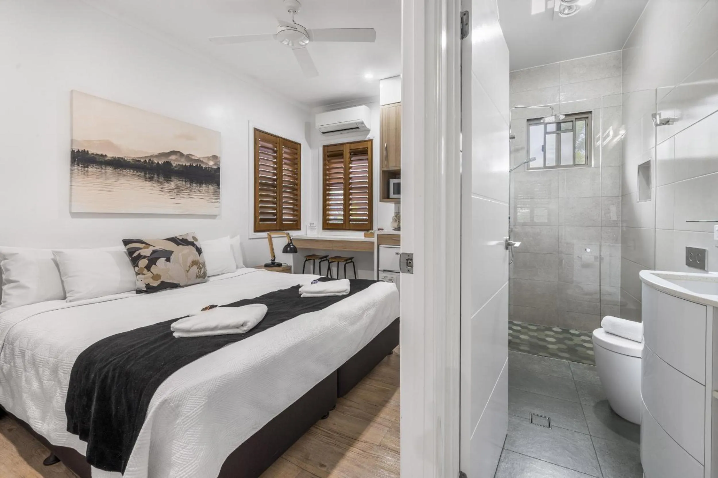 Bed in Blue Summit Hideaway