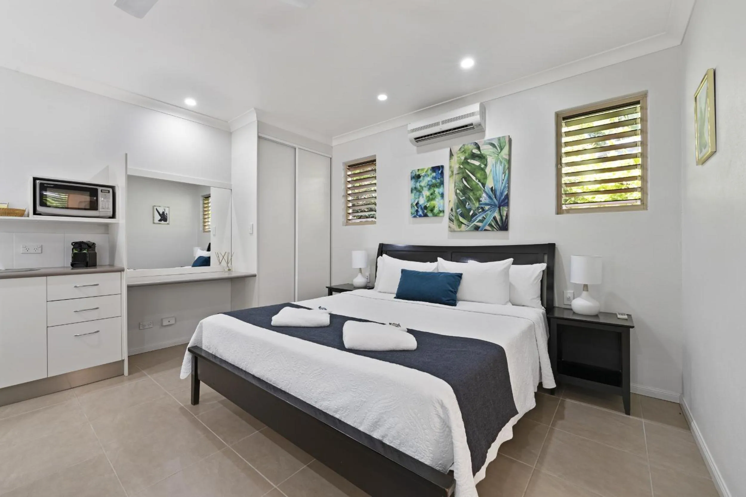 Bed in Blue Summit Hideaway