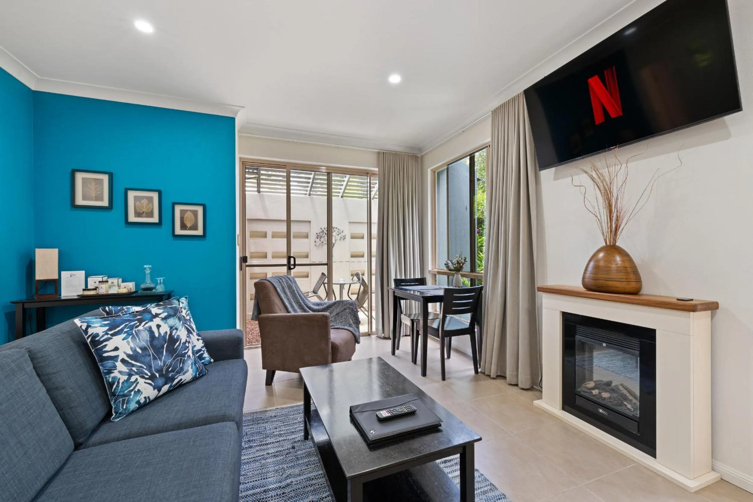 Communal lounge/ TV room in Blue Summit Hideaway