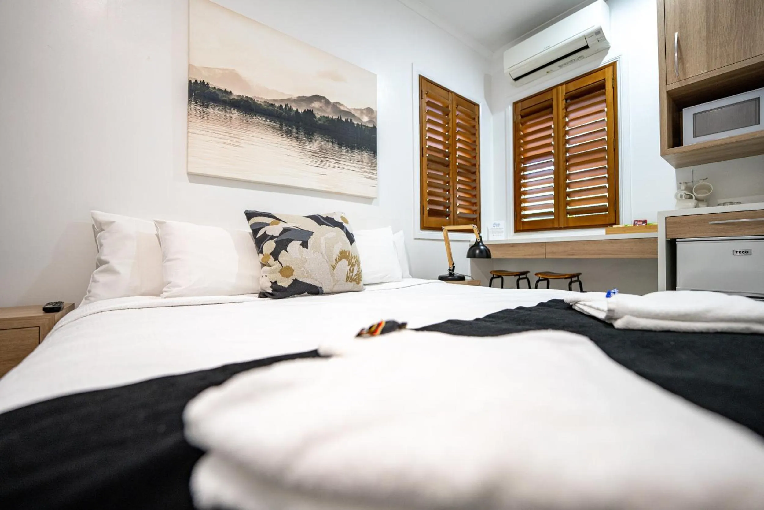 Bed in Blue Summit Hideaway