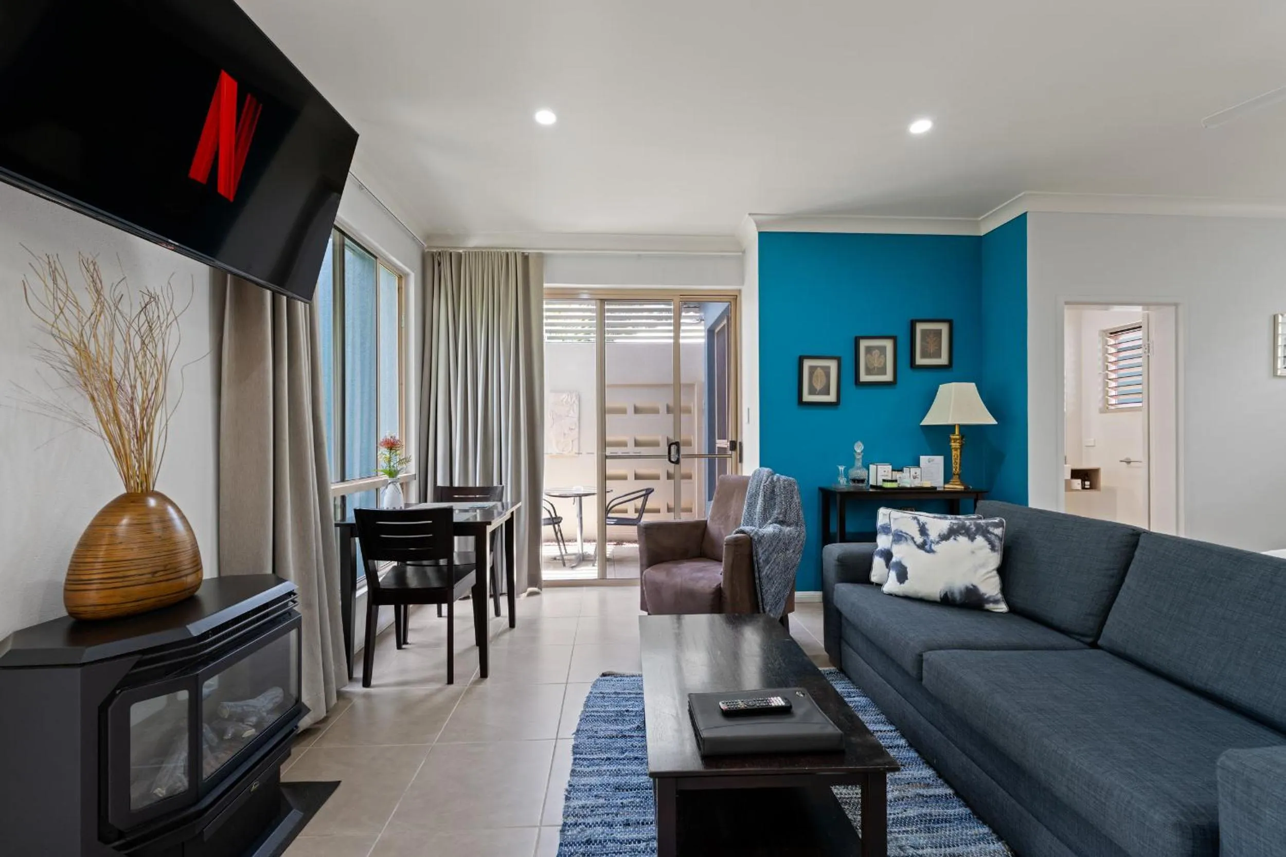 Communal lounge/ TV room in Blue Summit Hideaway