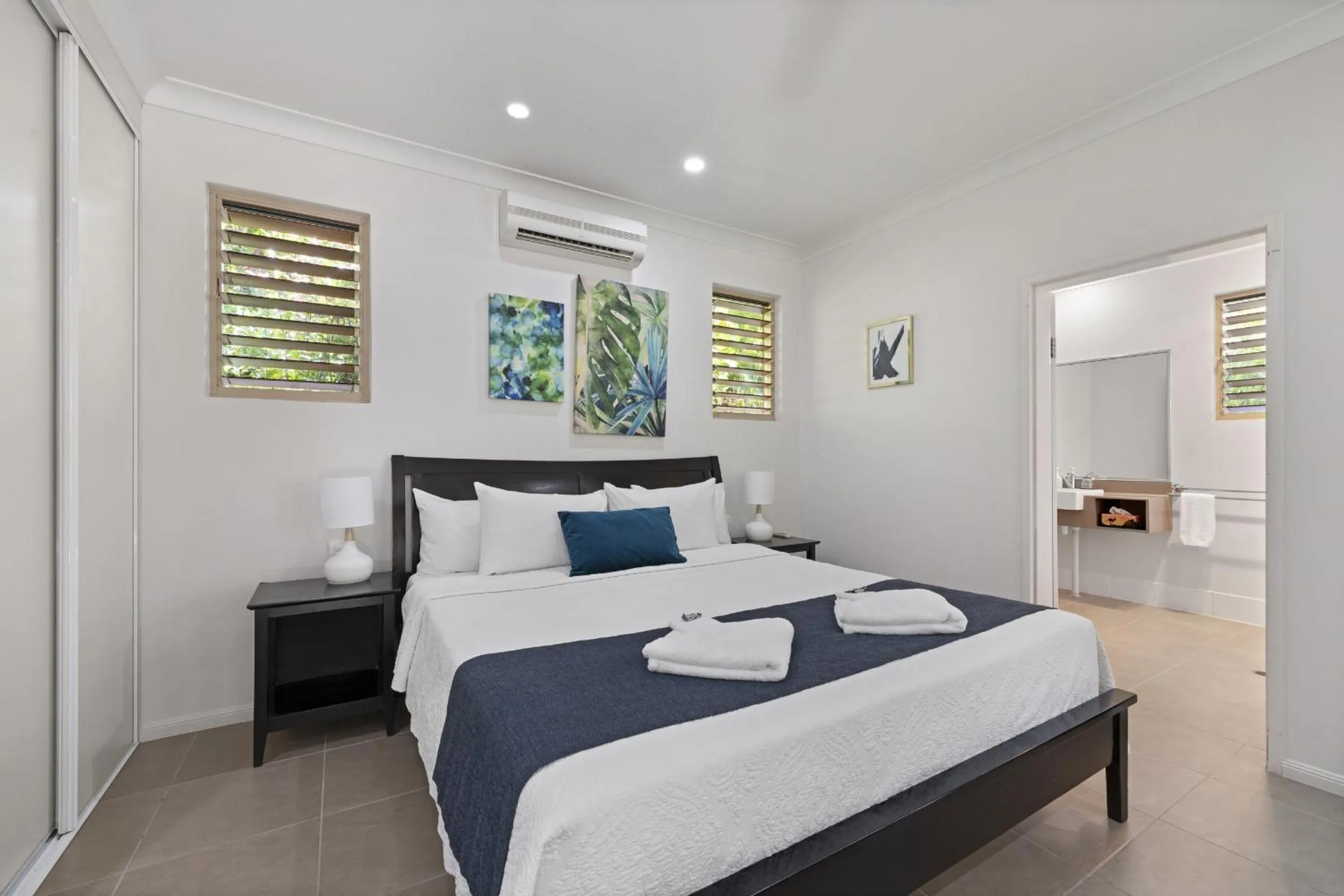 Bed in Blue Summit Hideaway