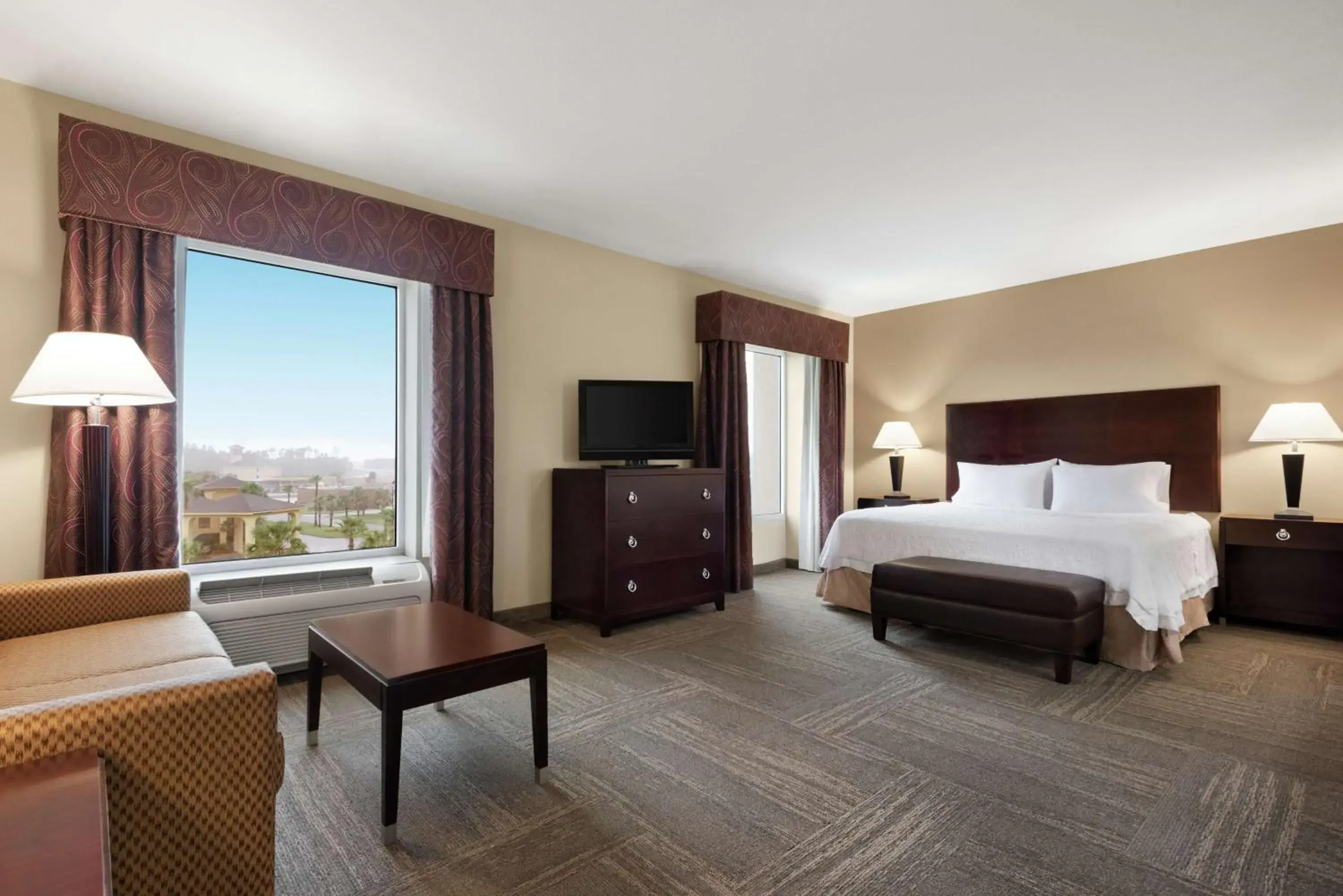 King Studio Suite - Non-Smoking in Hampton Inn & Suites Brunswick King Studio Suite - Non-Smoking in Hampton Inn & Suites Brunswick