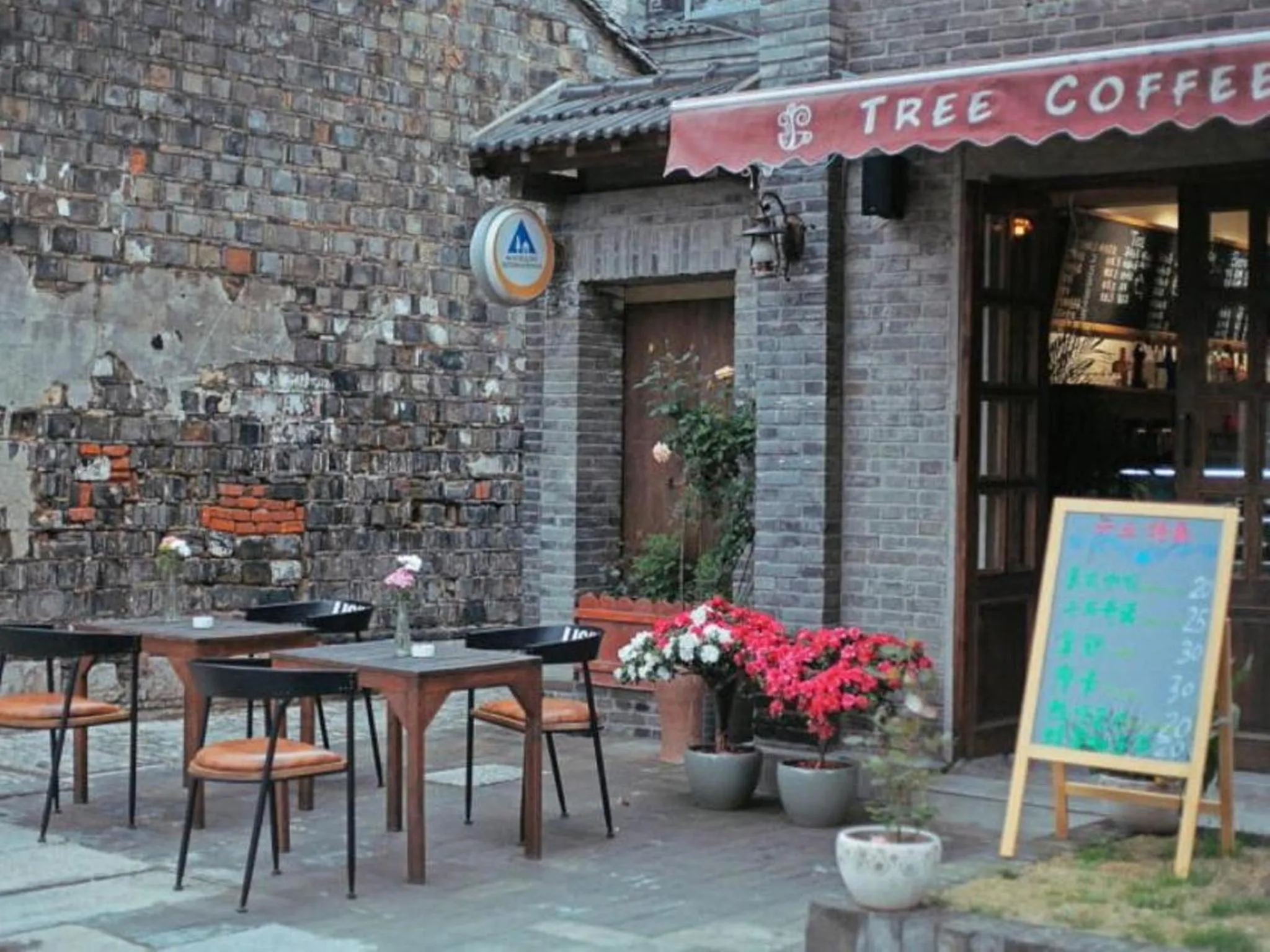 Area and facilities in Lao men dong International Youth Hostel