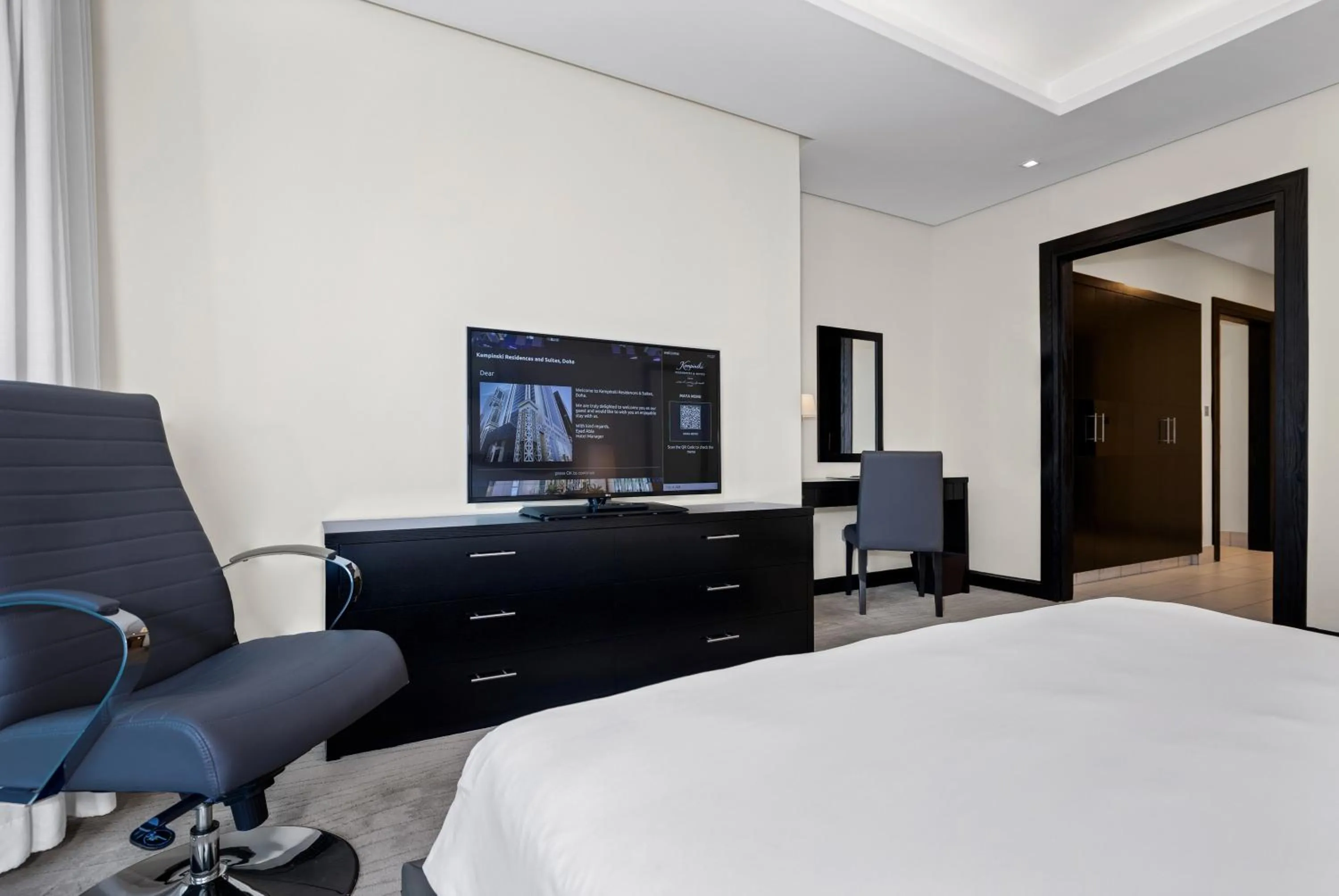 TV and multimedia, Bed in Kempinski Residences & Suites, Doha