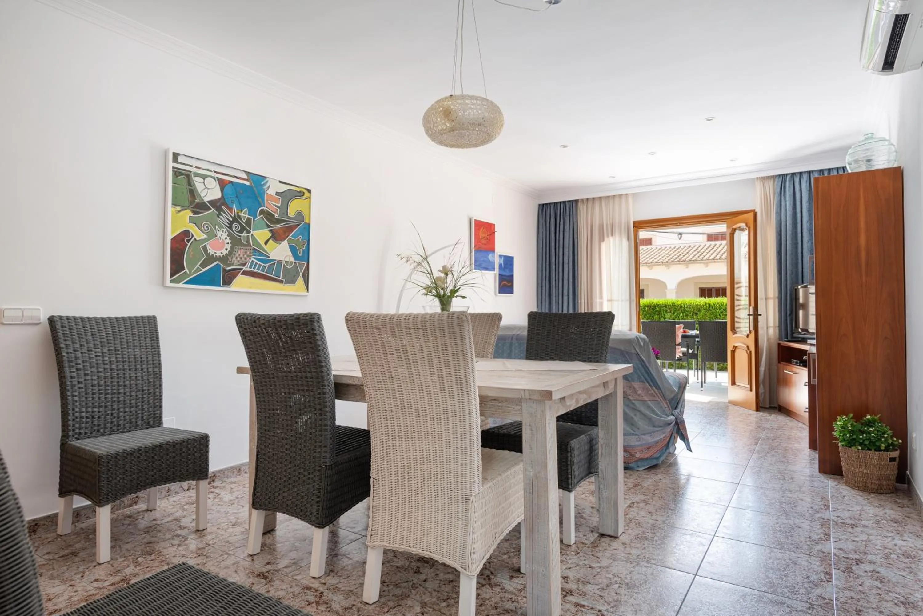 Dining area in Villa Isabel