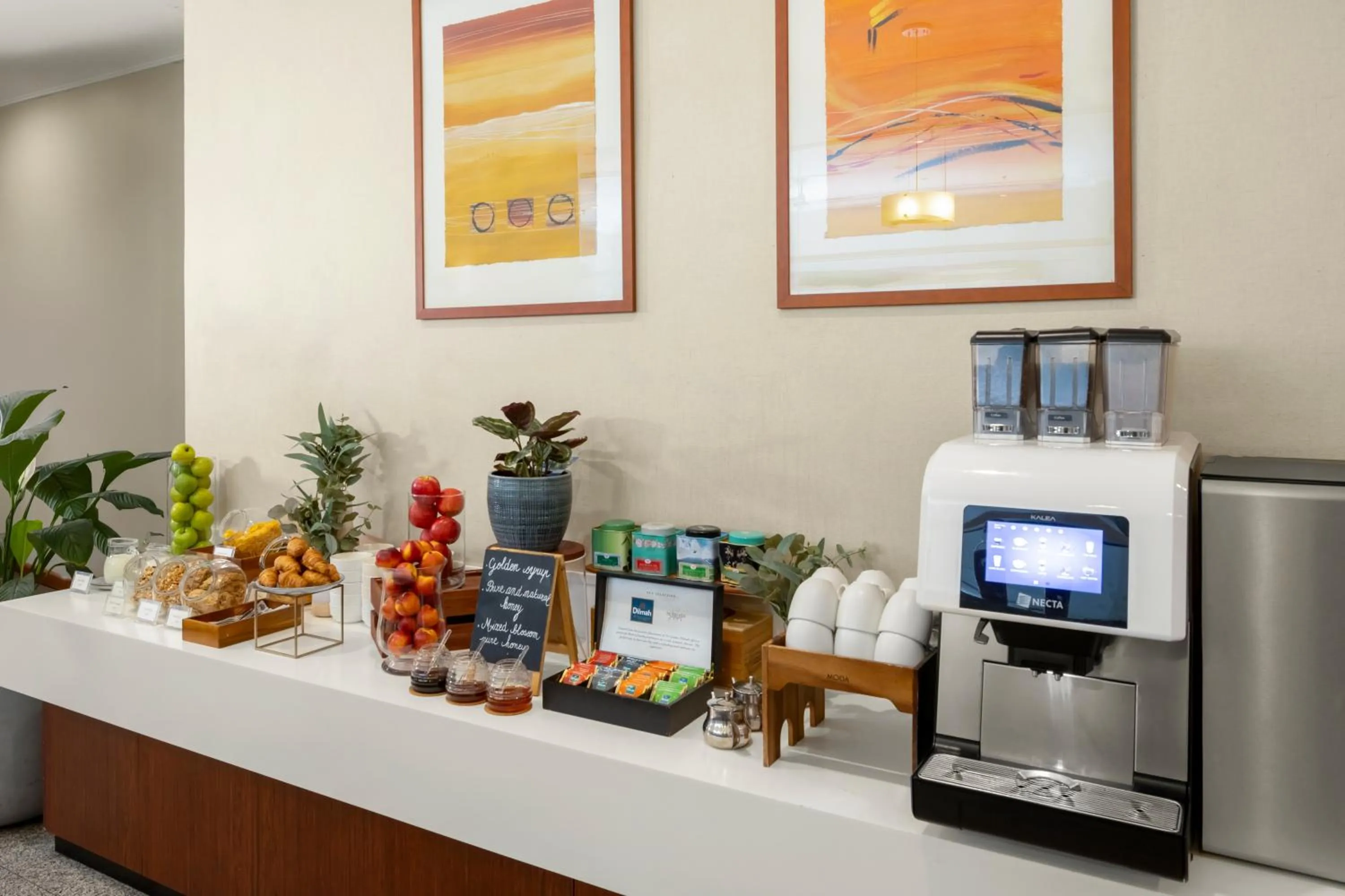 Restaurant/places to eat in The Sydney Boulevard Hotel