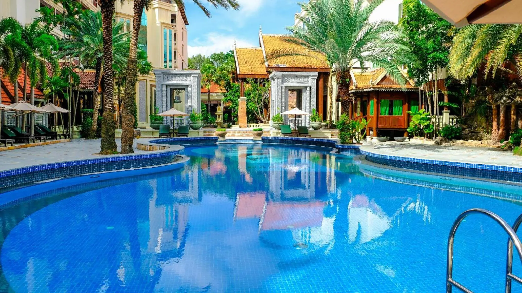 Swimming pool in Empress Angkor Resort & Spa