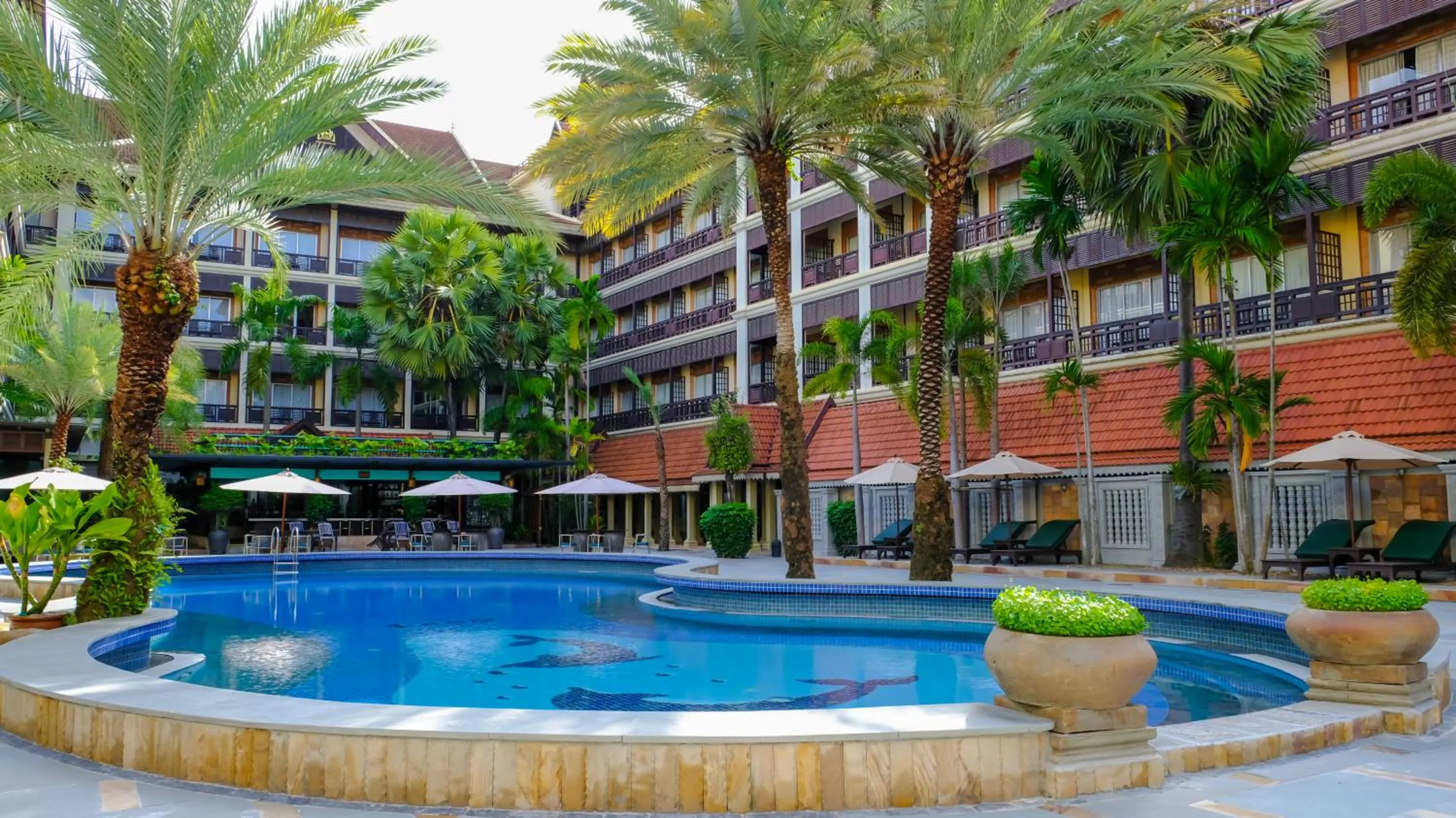 Swimming pool in Empress Angkor Resort & Spa