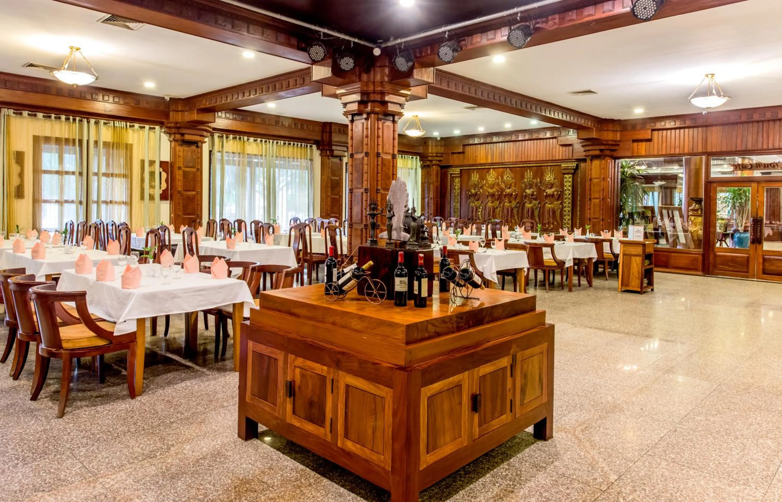 Restaurant/places to eat in Empress Angkor Resort & Spa