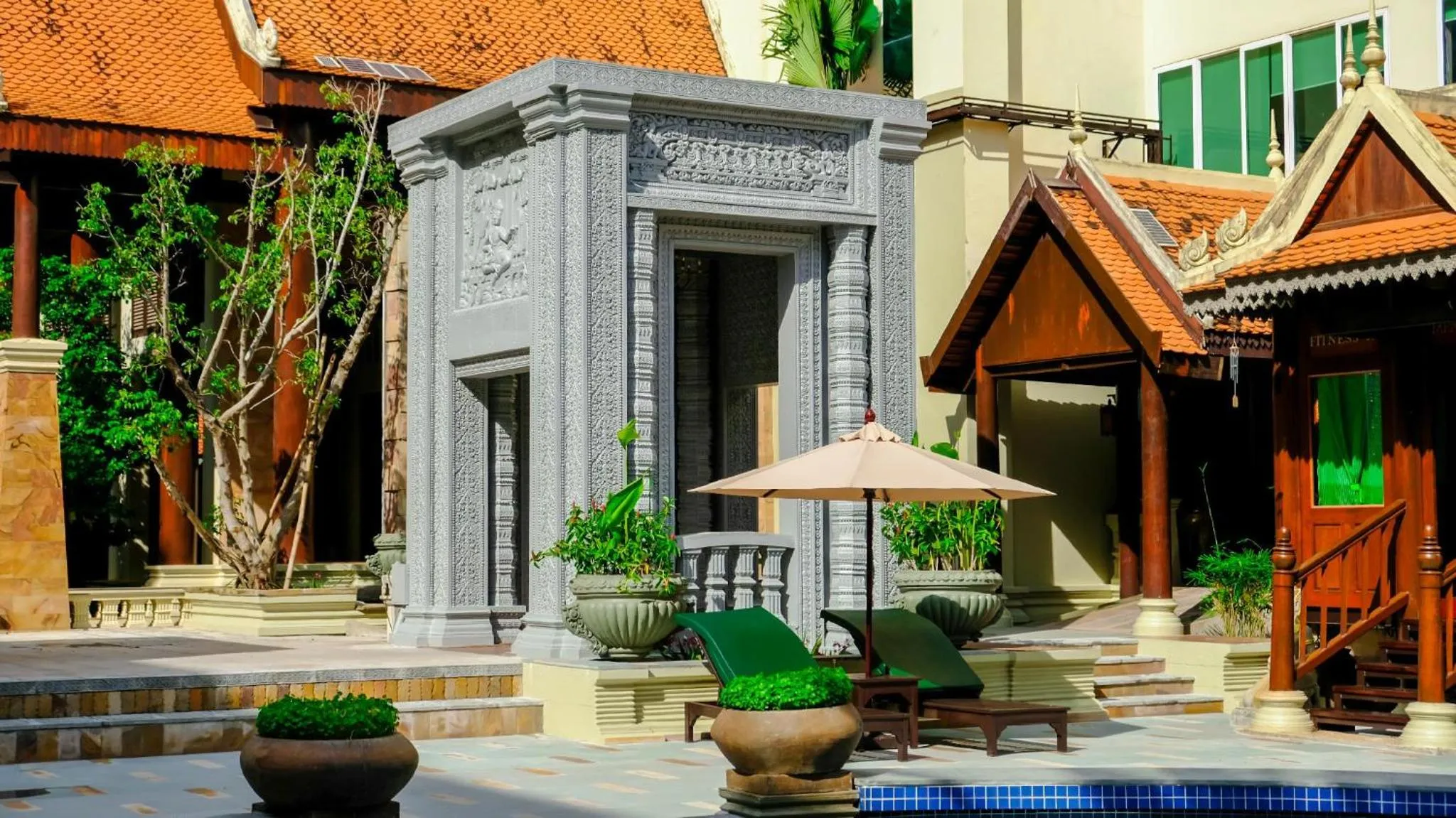 Swimming pool in Empress Angkor Resort & Spa