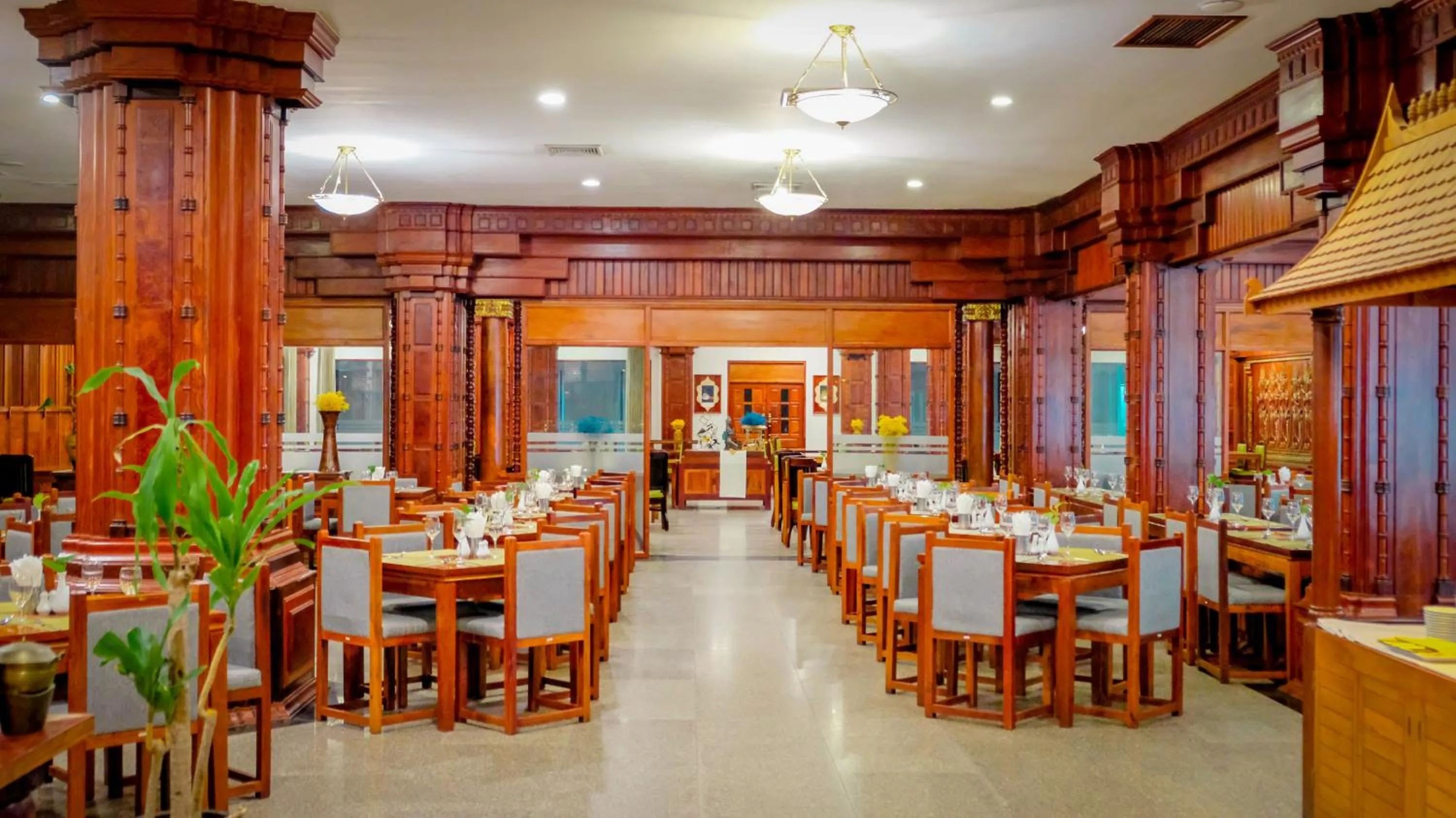 Restaurant/places to eat in Empress Angkor Resort & Spa