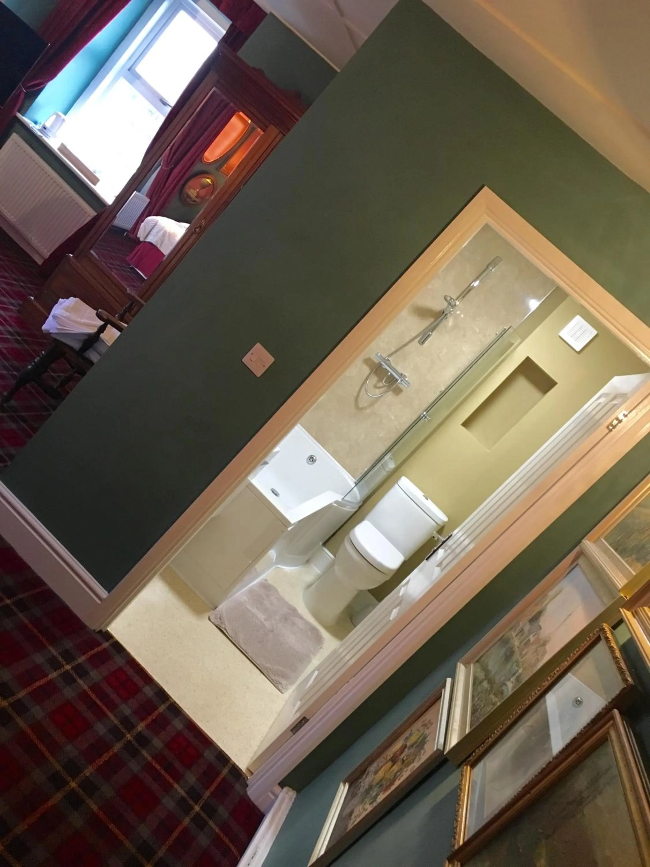 Bathroom in Robin Hood Inn