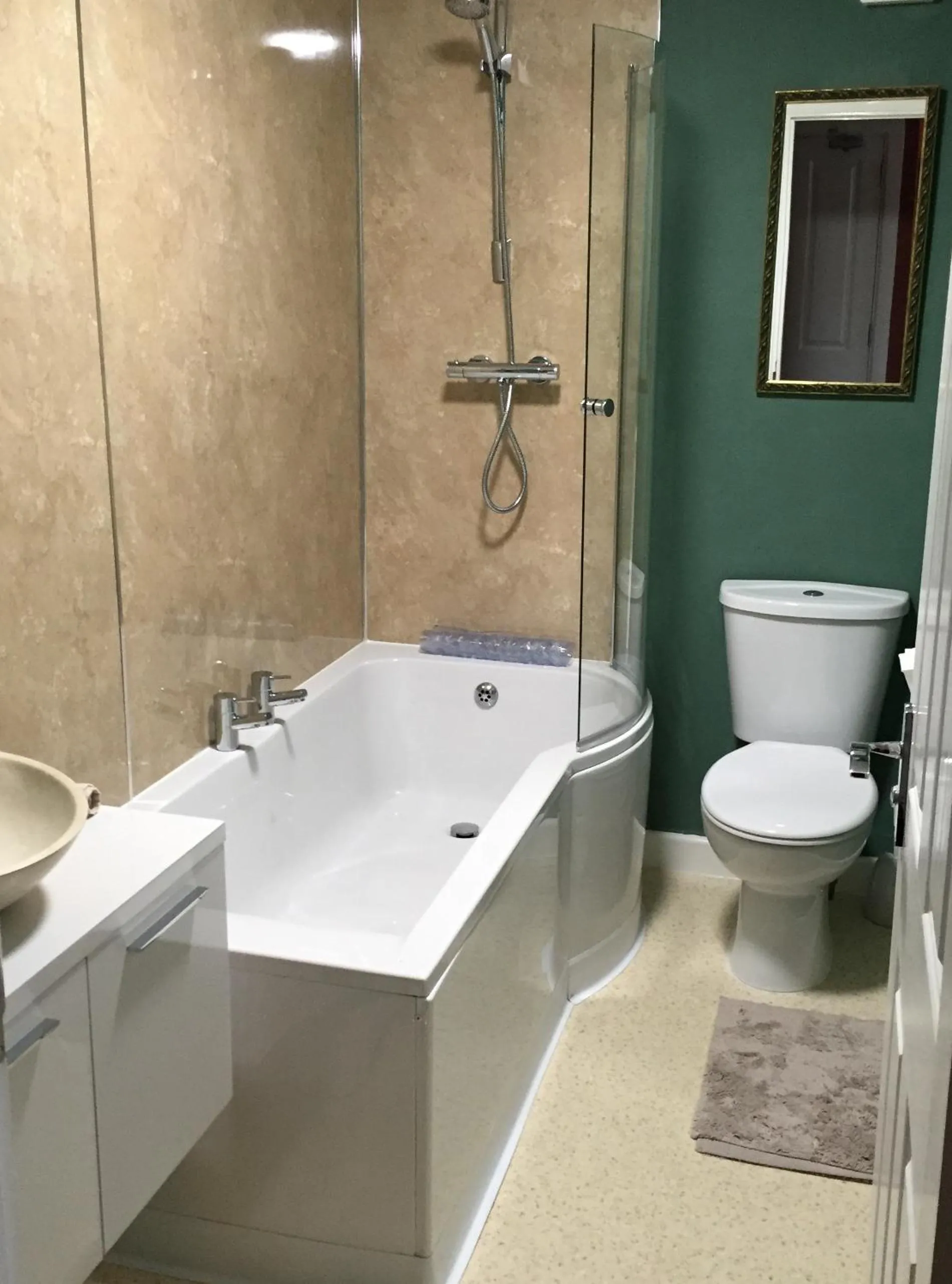 Bathroom in Robin Hood Inn