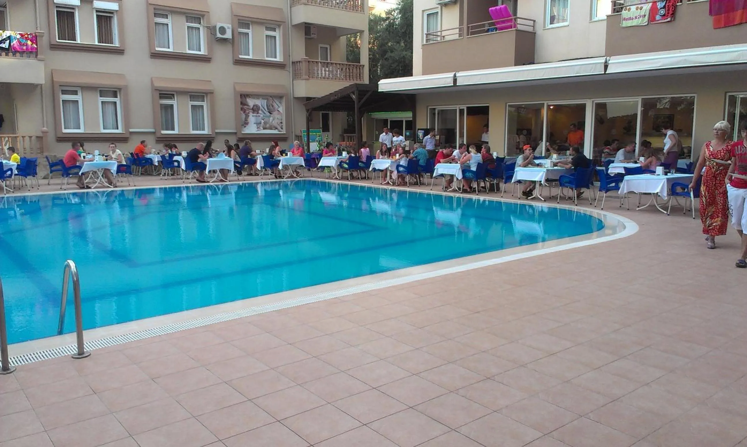 Restaurant/places to eat in Helios Hotel
