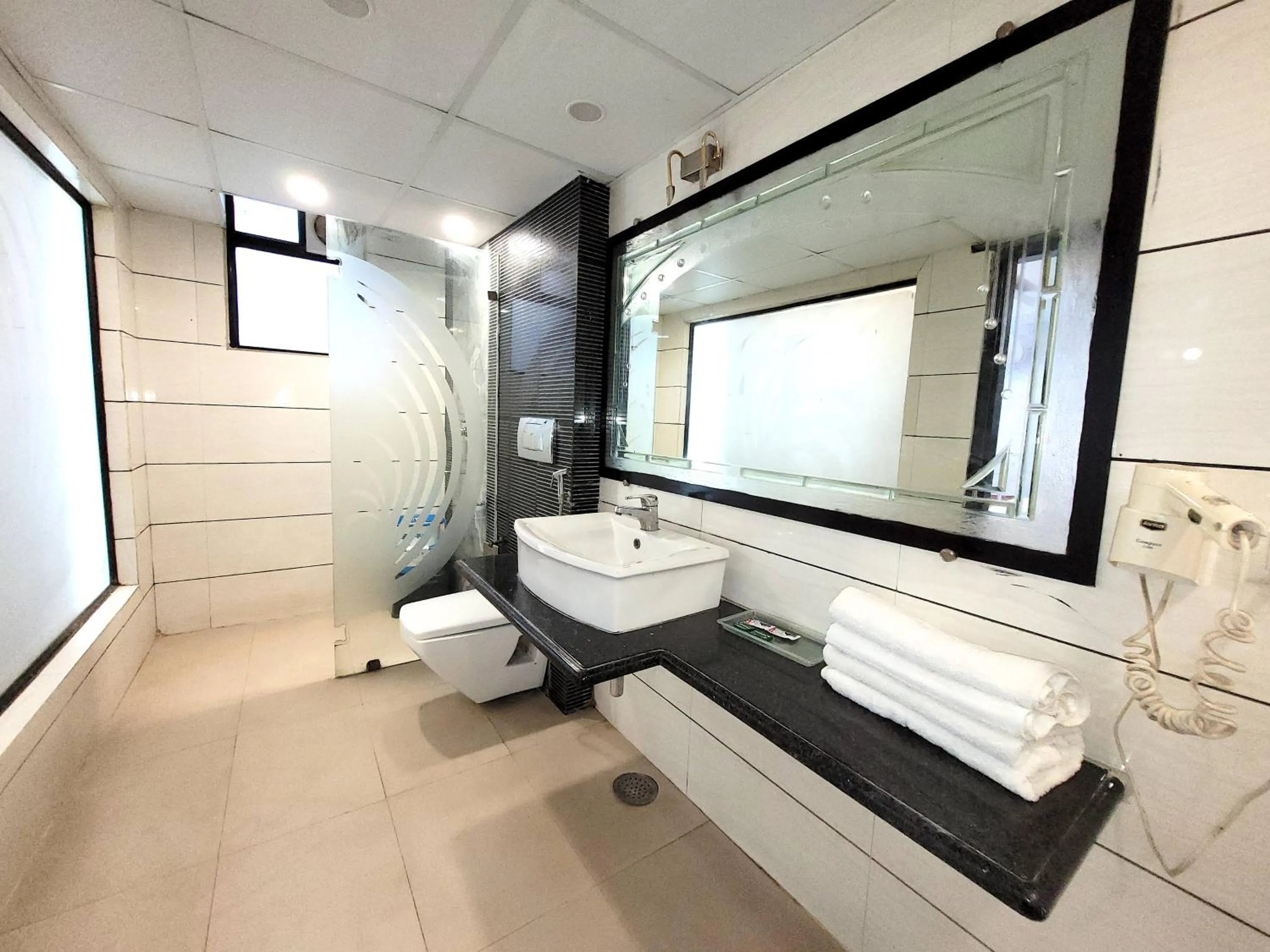 Shower in Hotel The Daanish Residency - Karol Bagh