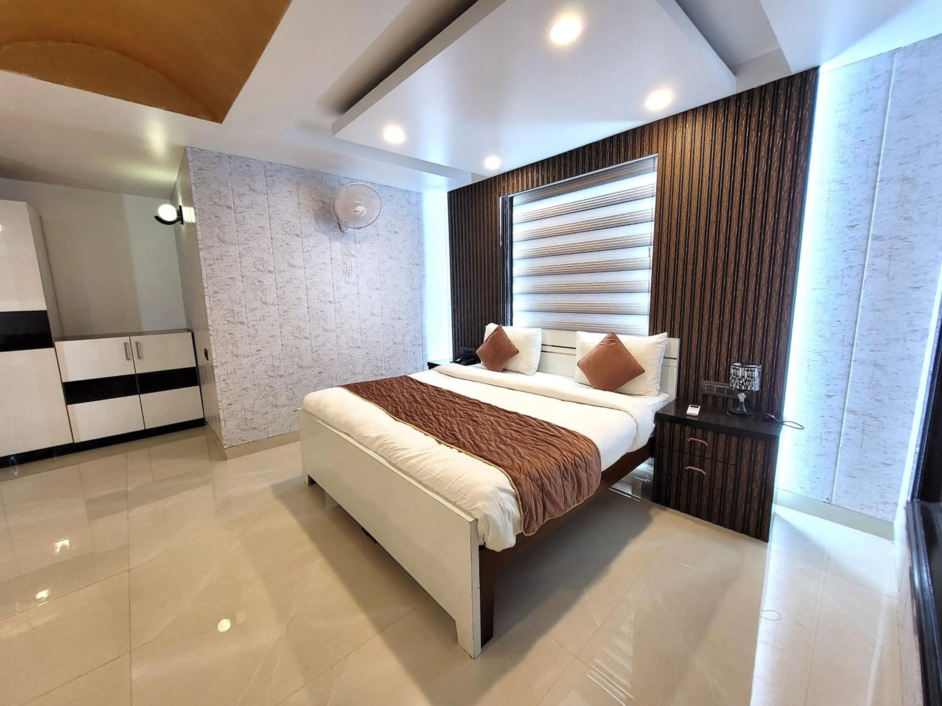 Bed in Hotel The Daanish Residency - Karol Bagh