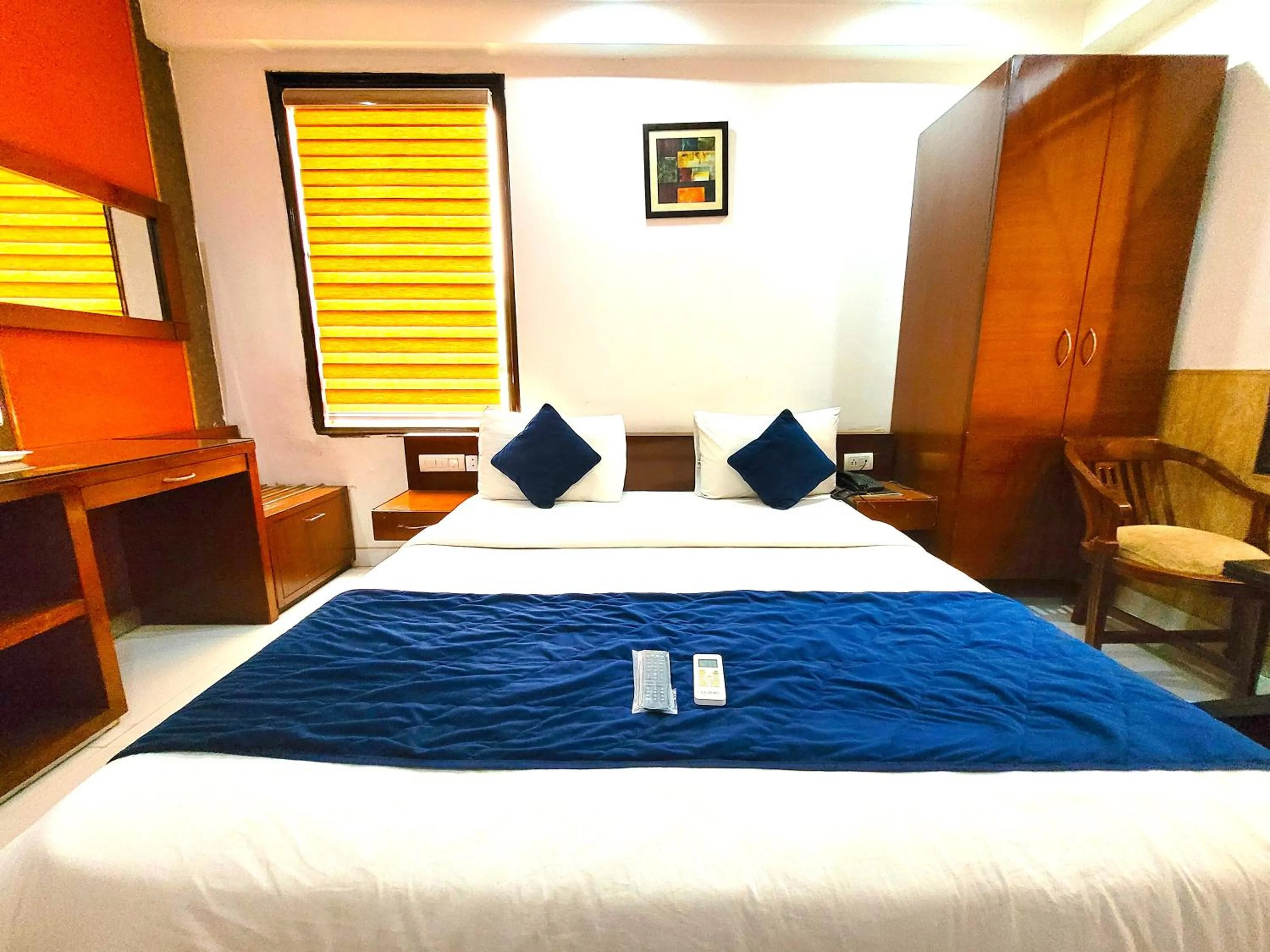Bedroom, Bed in Hotel The Daanish Residency - Karol Bagh