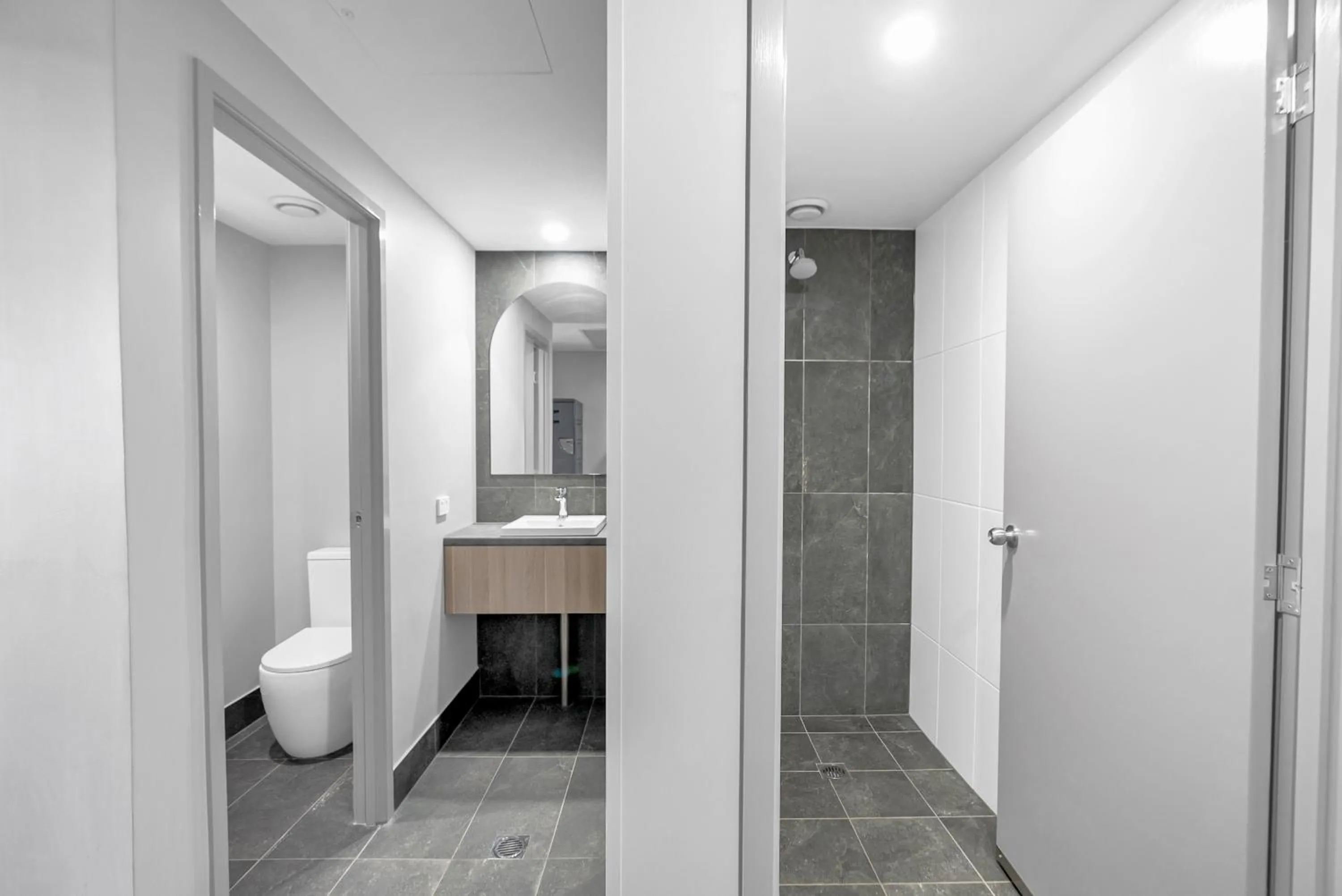 Bathroom in Gilligan's Hotel & Resort Cairns