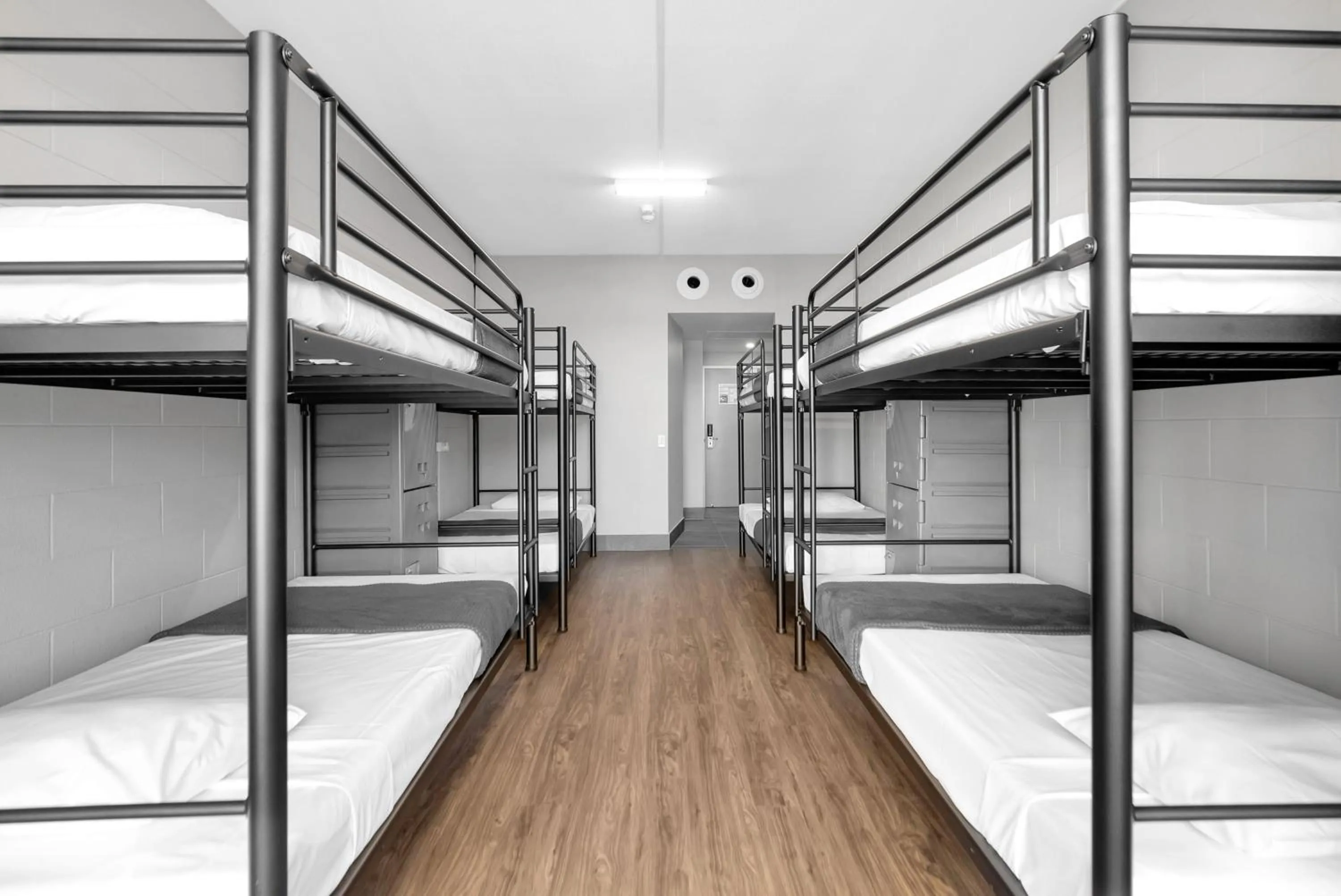 Bedroom, Bed in Gilligan's Hotel & Resort Cairns