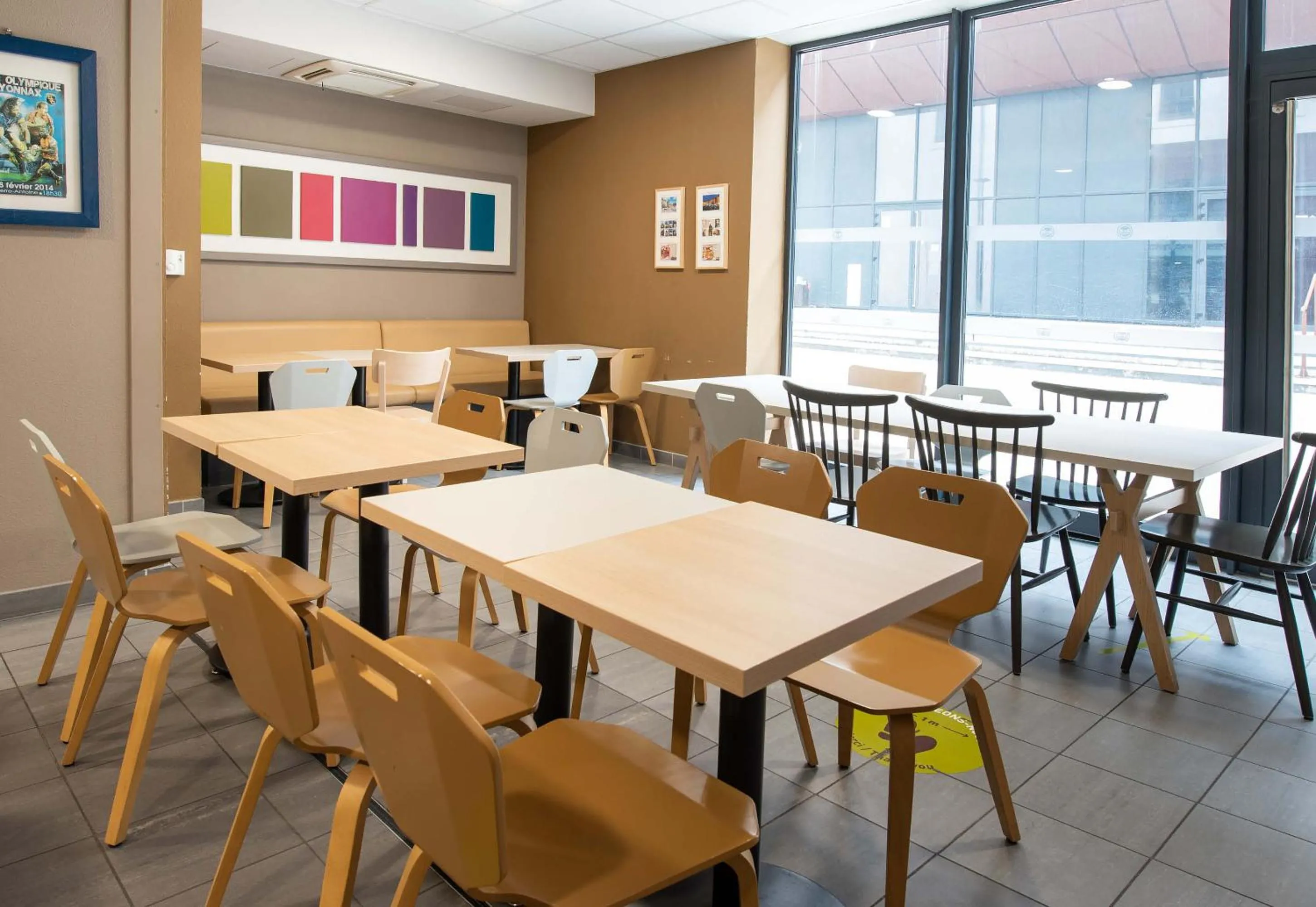 Restaurant/places to eat in B&B HOTEL Castres Centre Gambetta