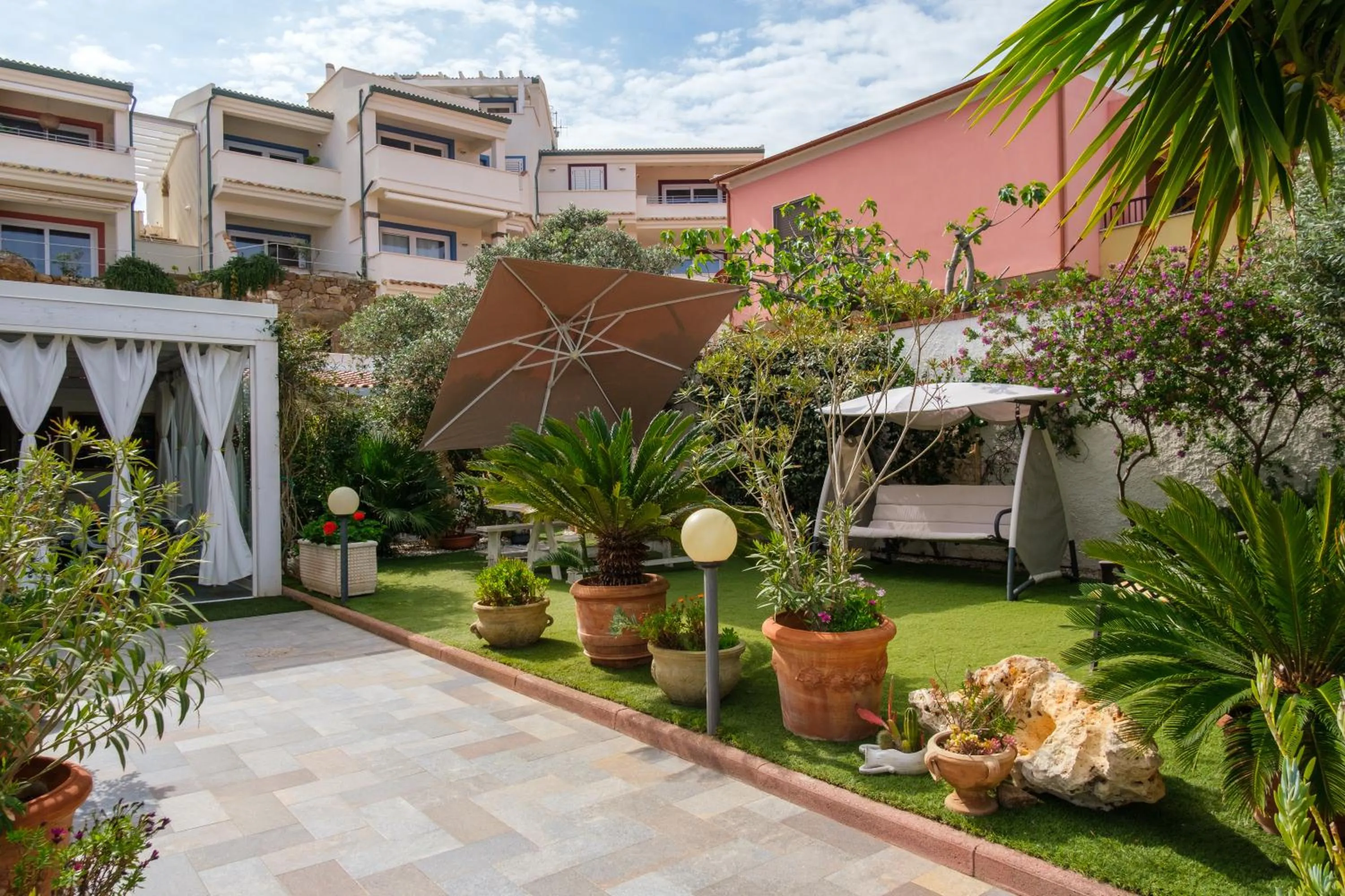 Communal lounge/ TV room in Villa Piana