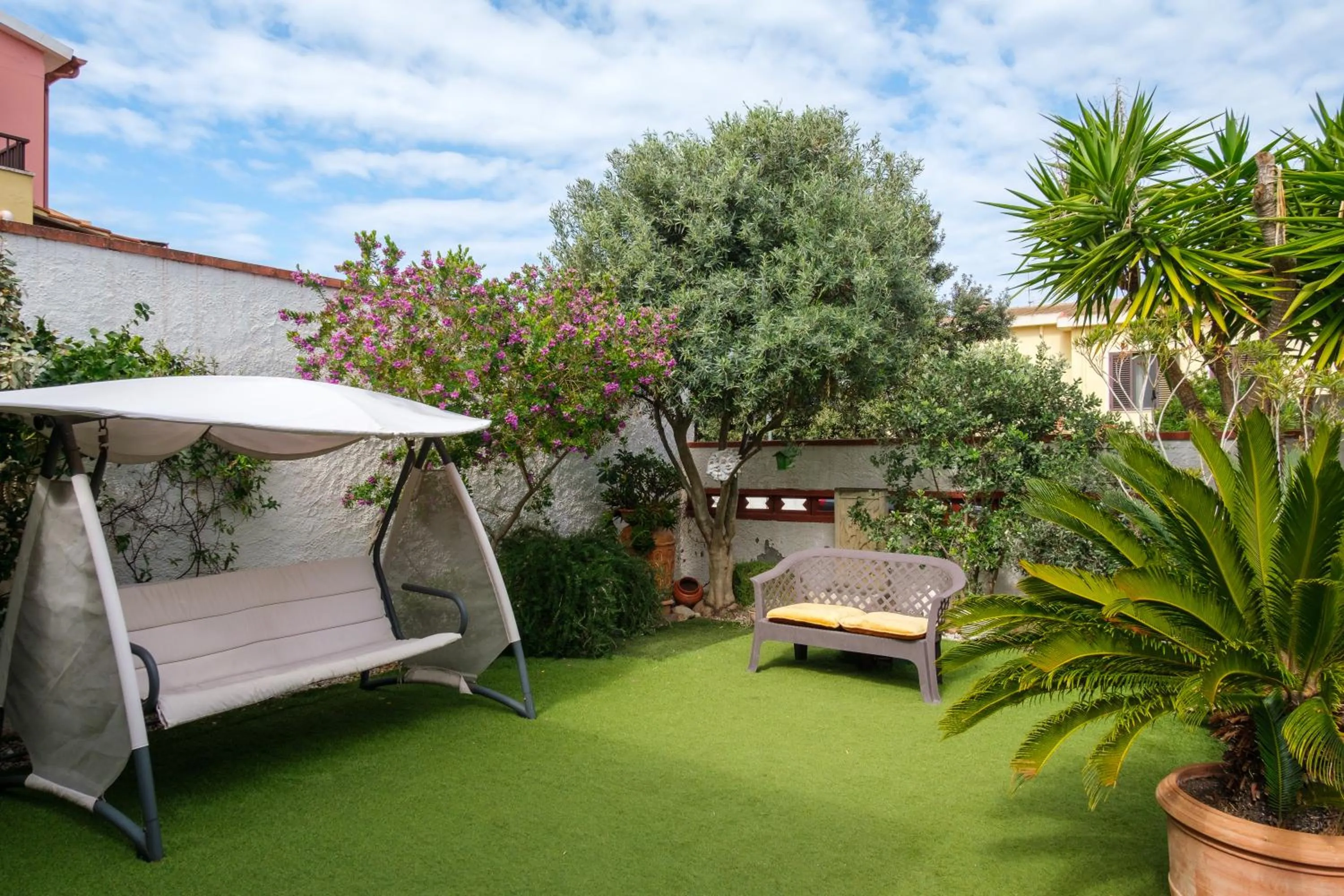 Communal lounge/ TV room in Villa Piana