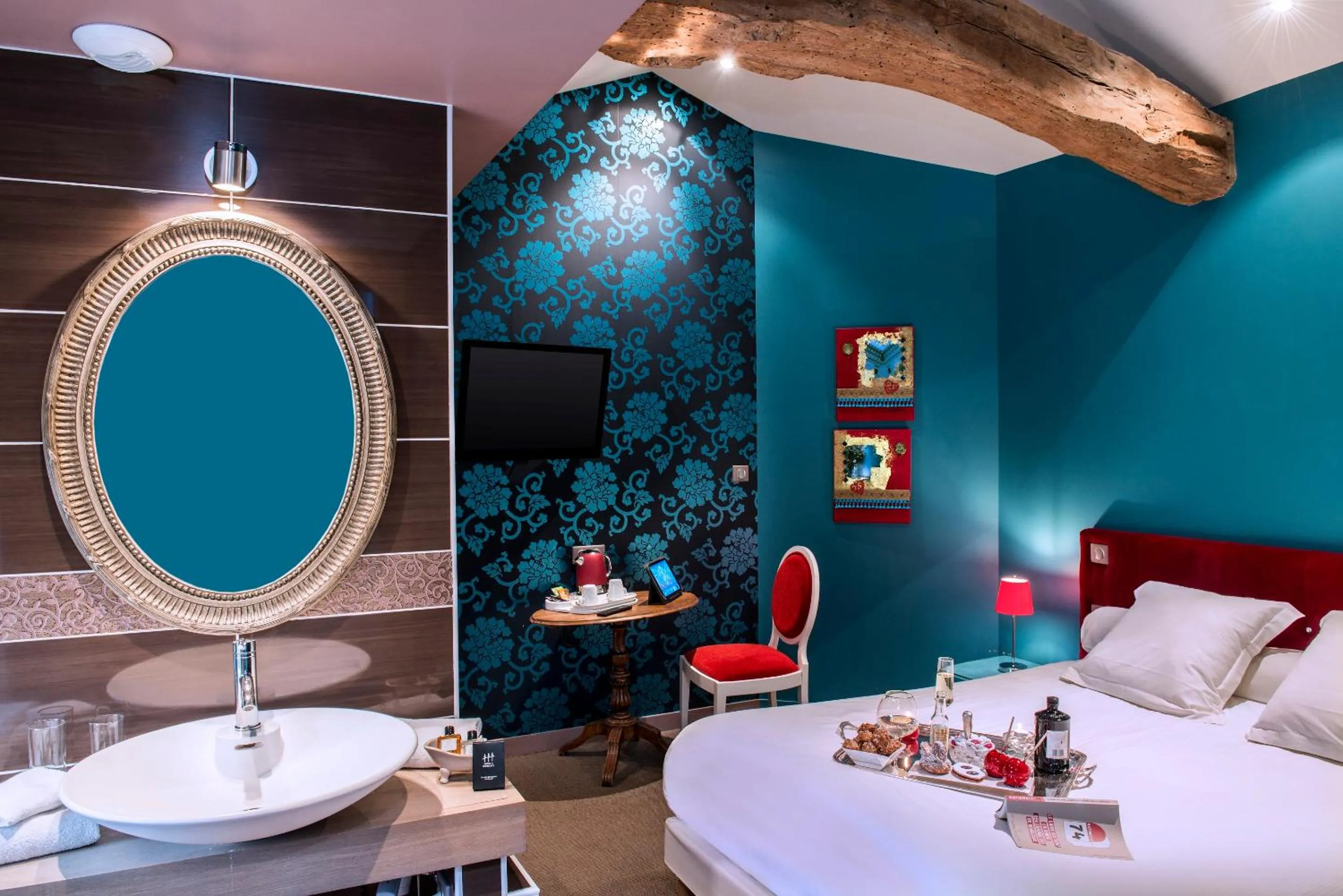 Photo of the whole room, Bed in Frédéric Carrion - Cuisine, Hôtel & Spa