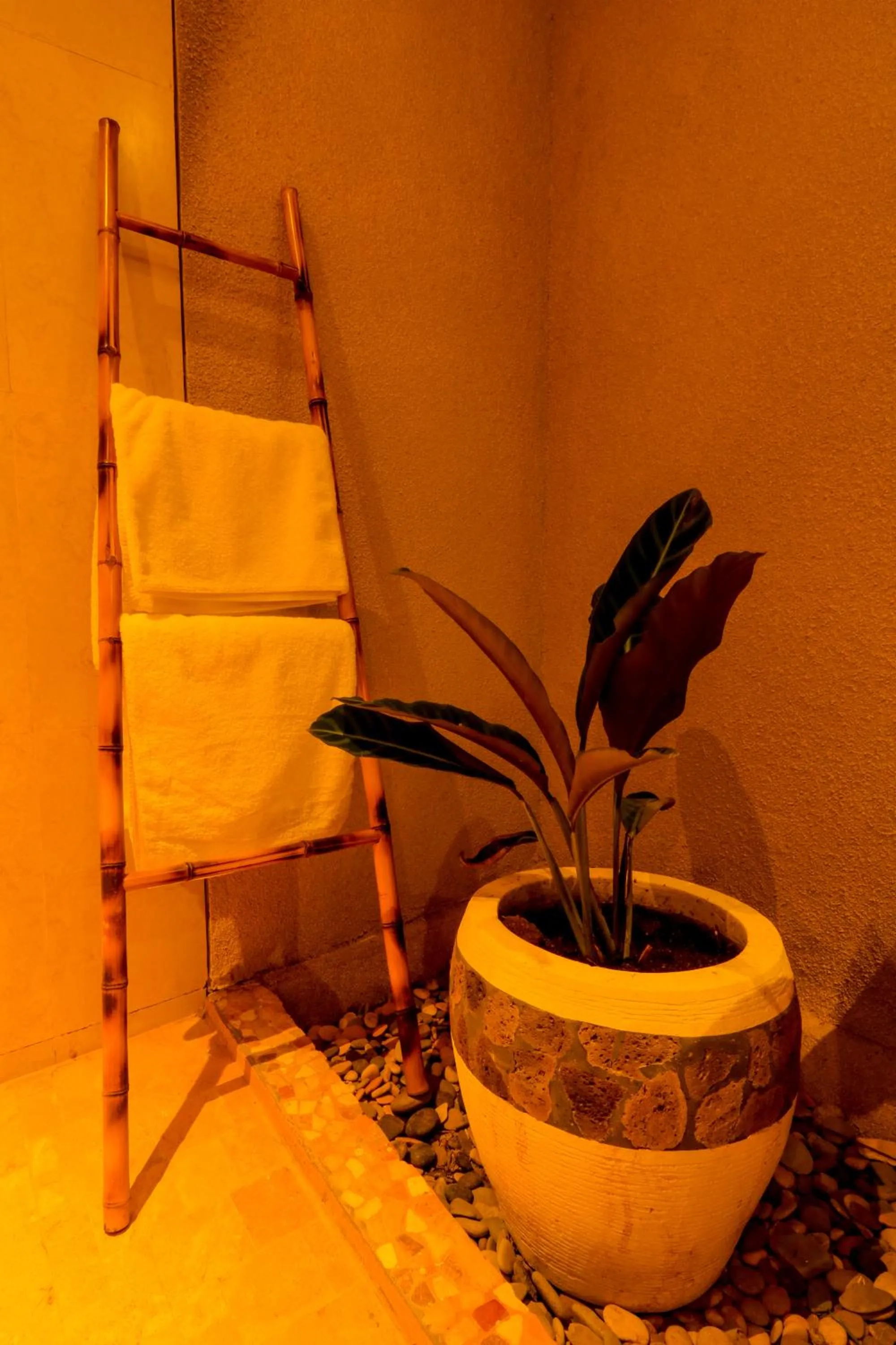 Bathroom in Taman Amertha Villas by Maha Bali