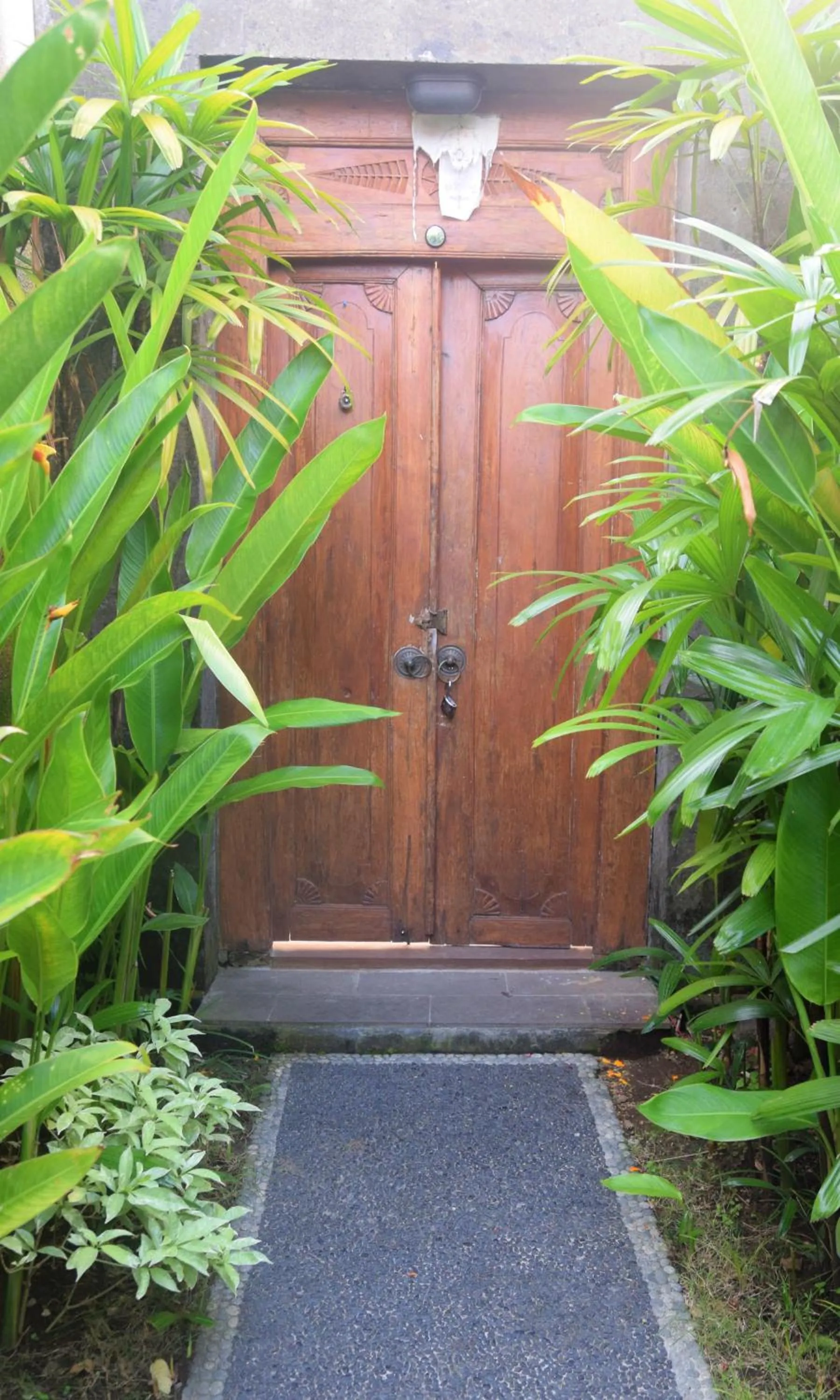 Facade/entrance in Taman Amertha Villas by Maha Bali