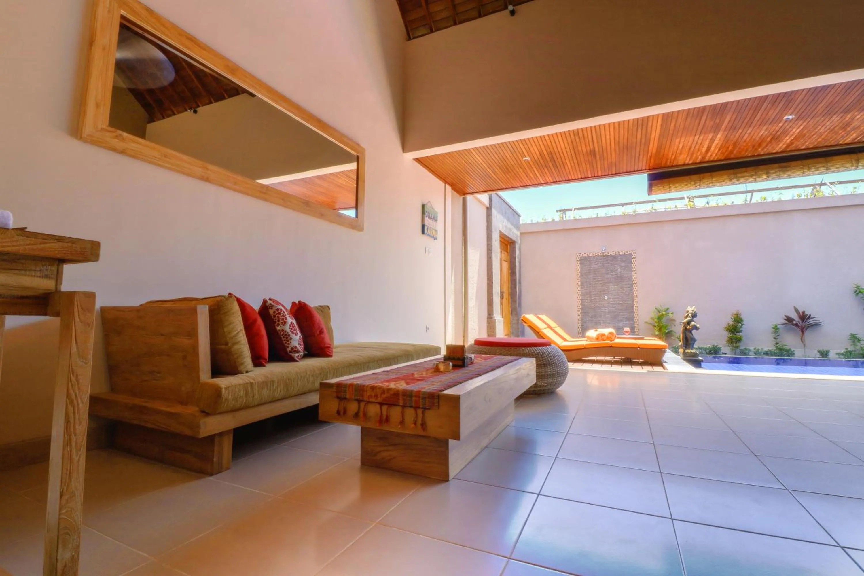Living room in Taman Amertha Villas by Maha Bali