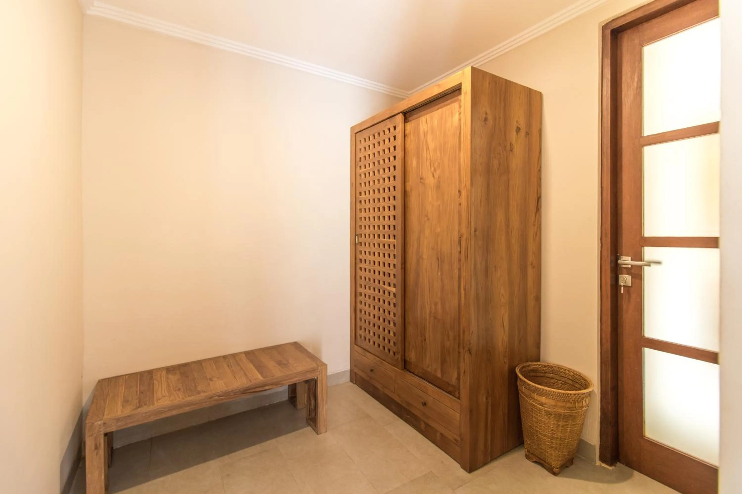 wardrobe in Taman Amertha Villas by Maha Bali