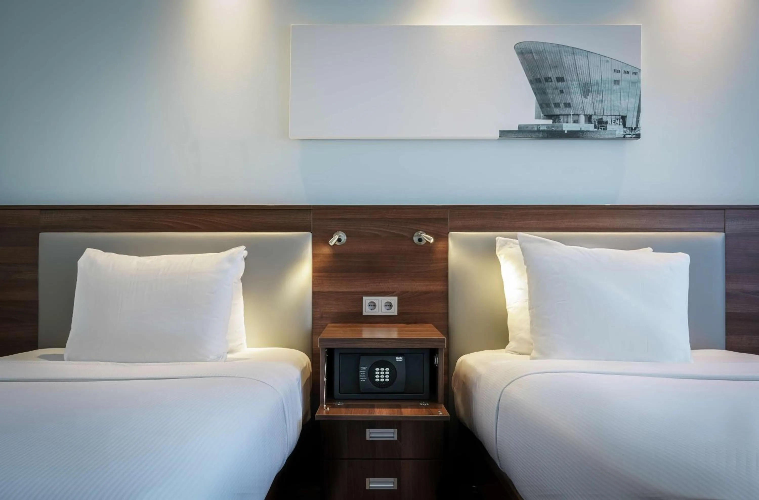 Bed in Hampton by Hilton Amsterdam Centre East