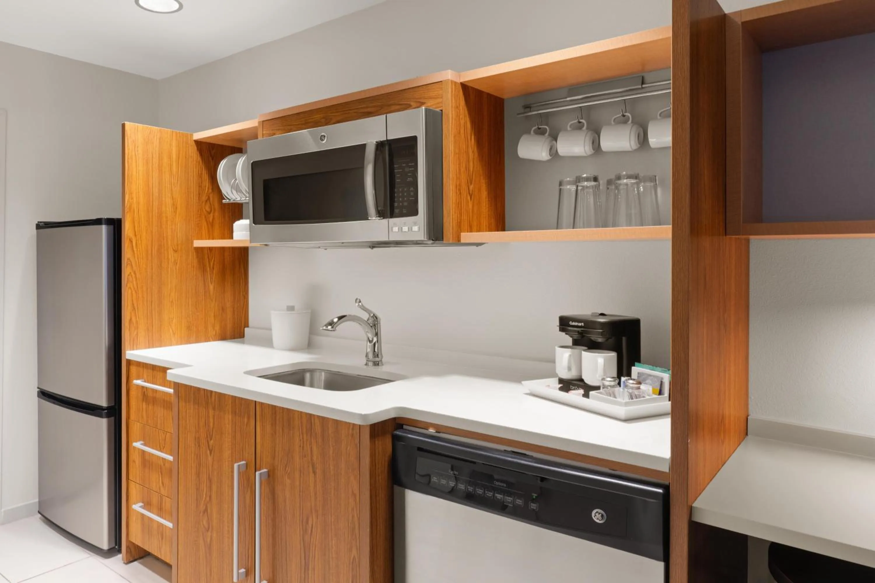 Kitchen or kitchenette in Home2 Suites by Hilton Alexandria