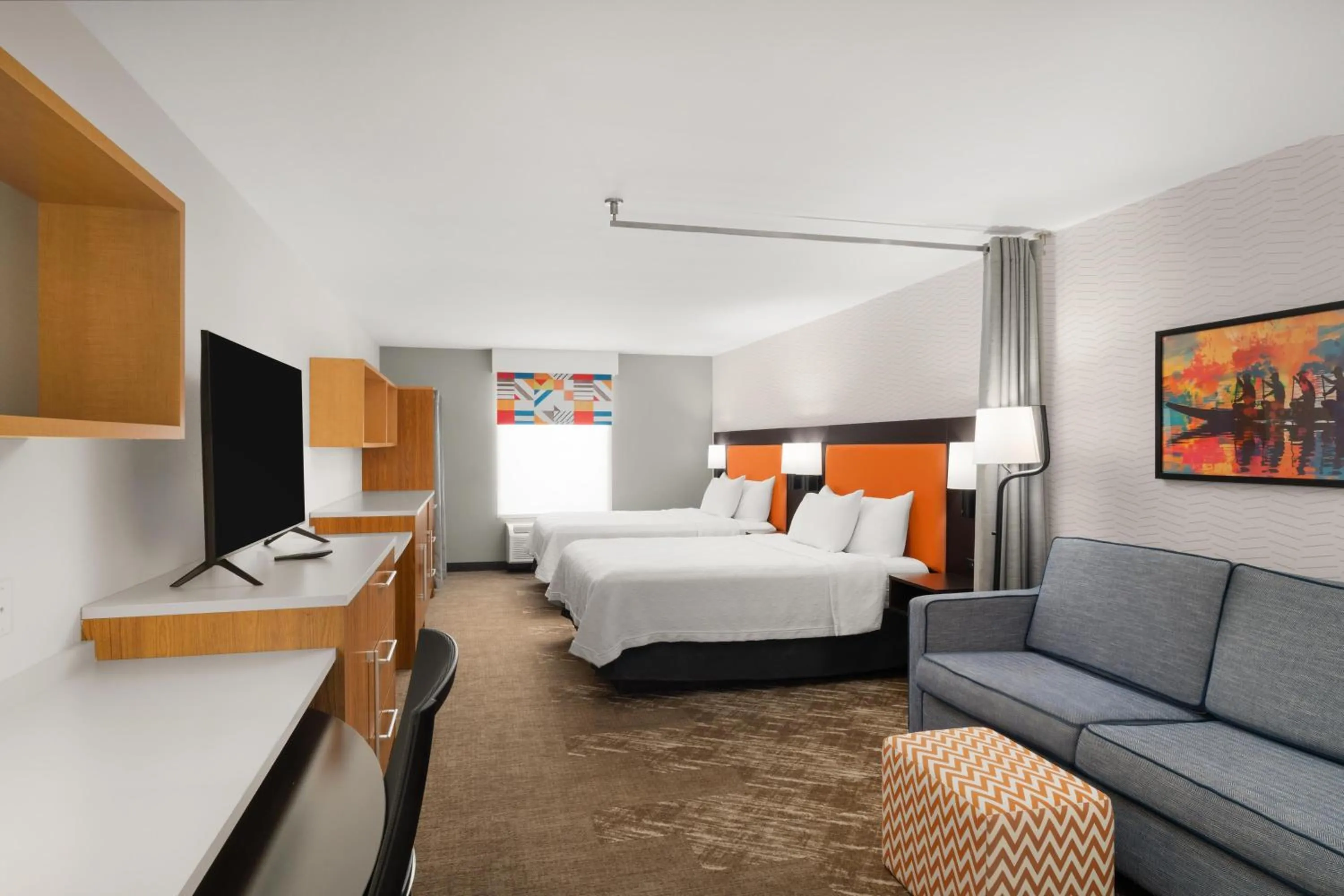 Living room, Bed in Home2 Suites by Hilton Alexandria