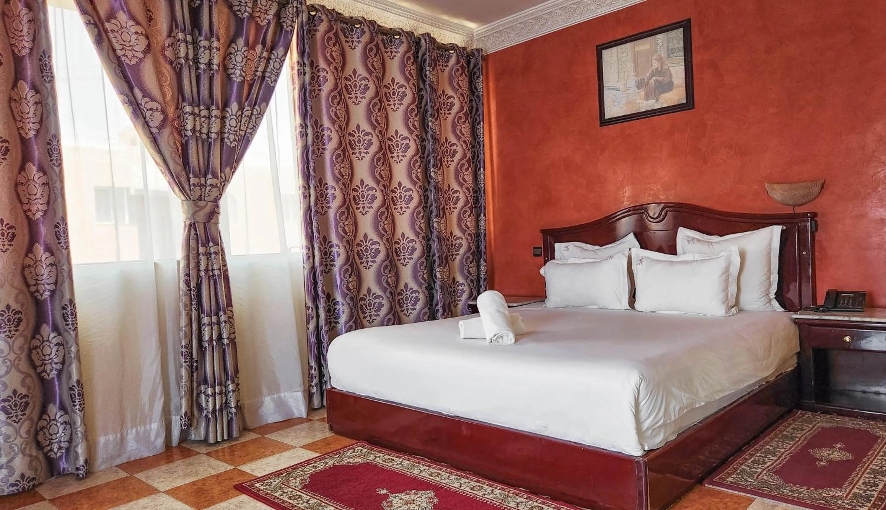 Bed in Hôtel Les Ambassadeurs