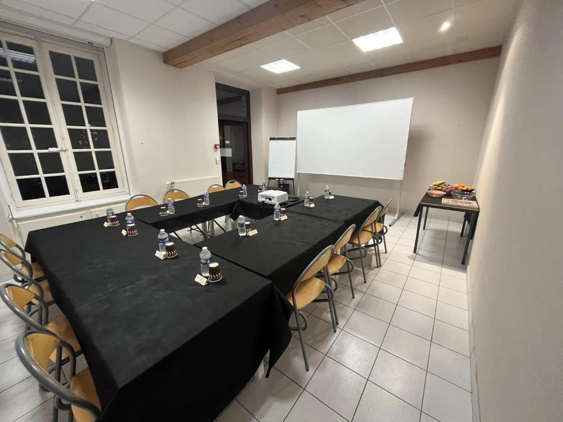Meeting/conference room in Hôtellerie Saint Yves