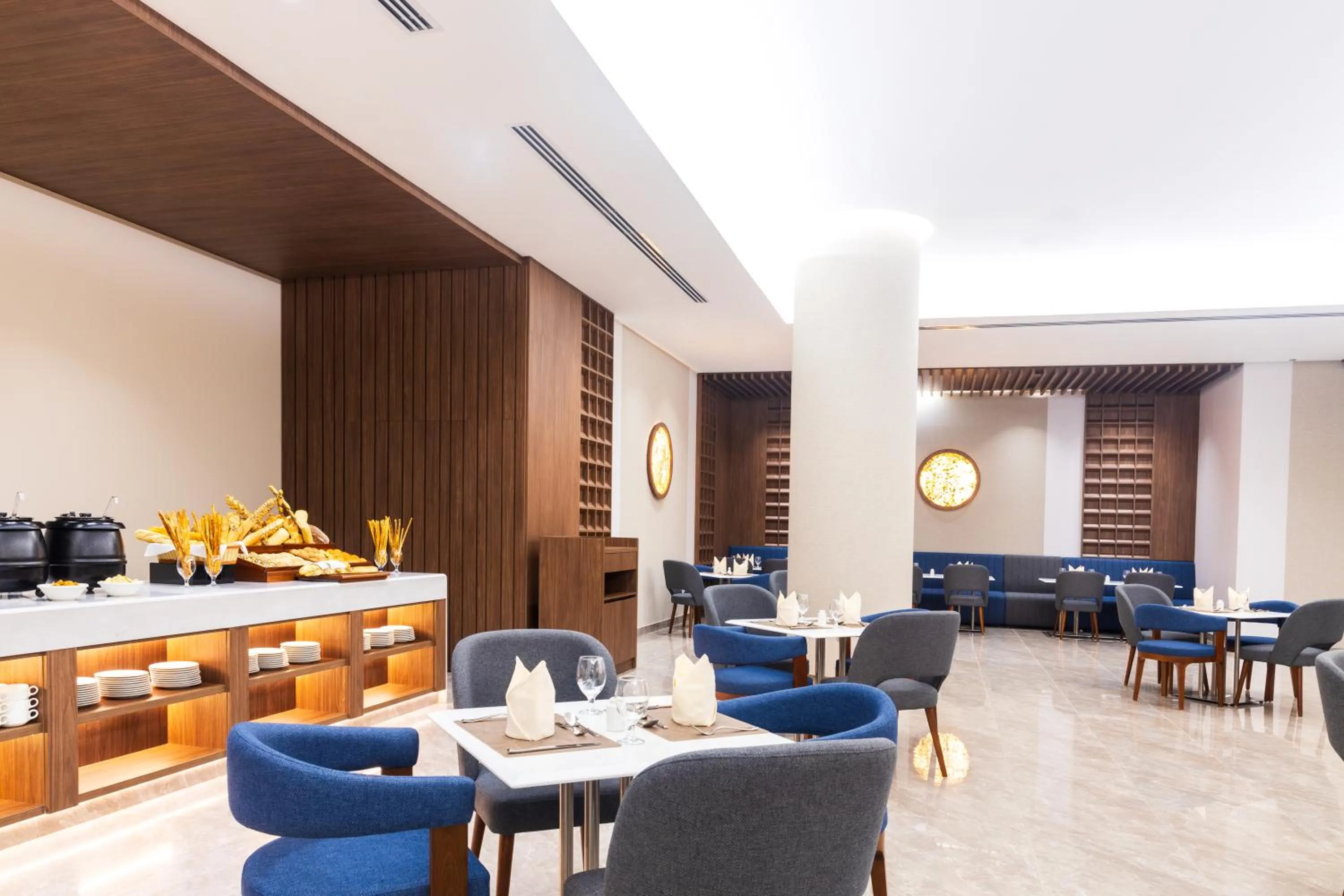 Restaurant/places to eat in MD Hotel By Gewan