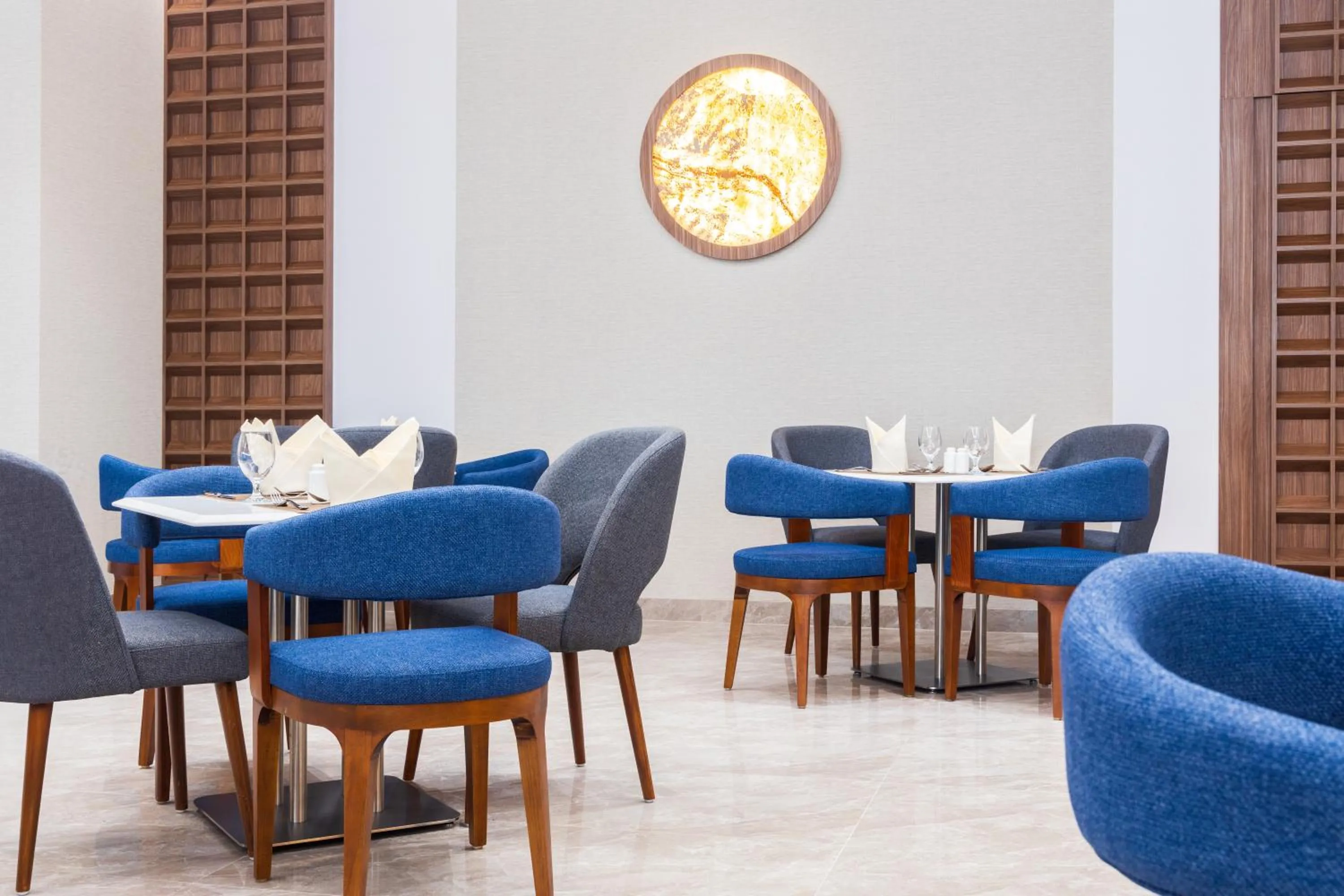 Restaurant/places to eat in MD Hotel By Gewan