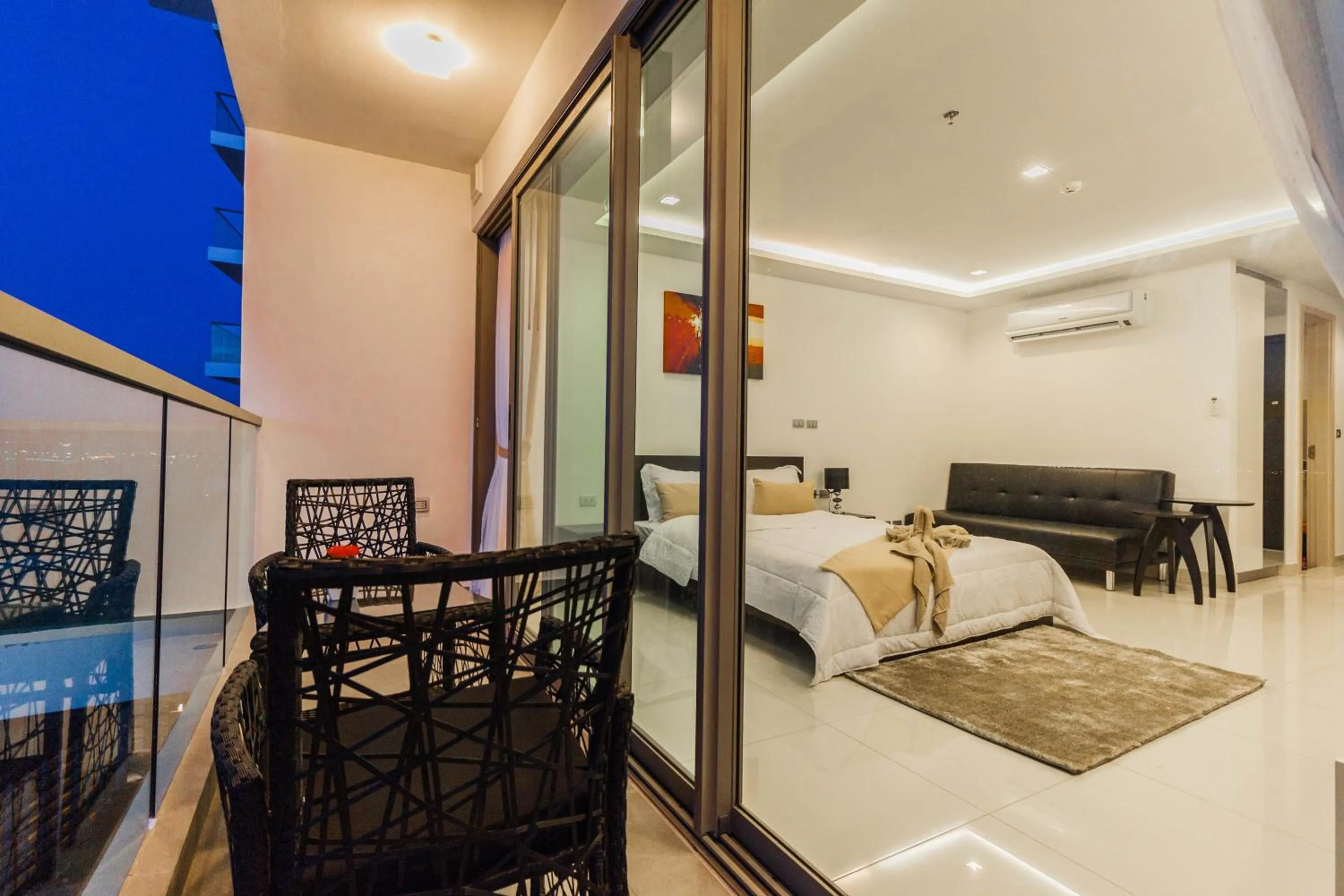 Bedroom, Bed in Wongamat Tower by Pattaya Sunny Rentals