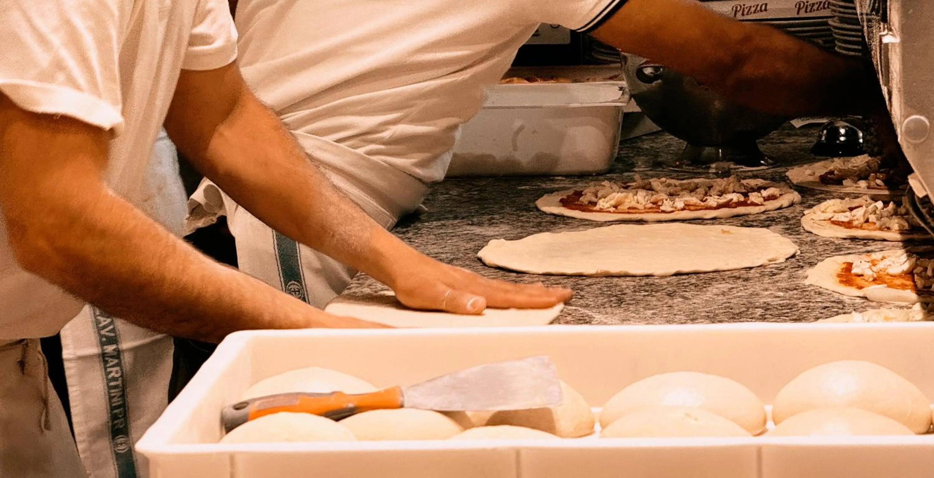 Restaurant/places to eat in Hotel Astoria