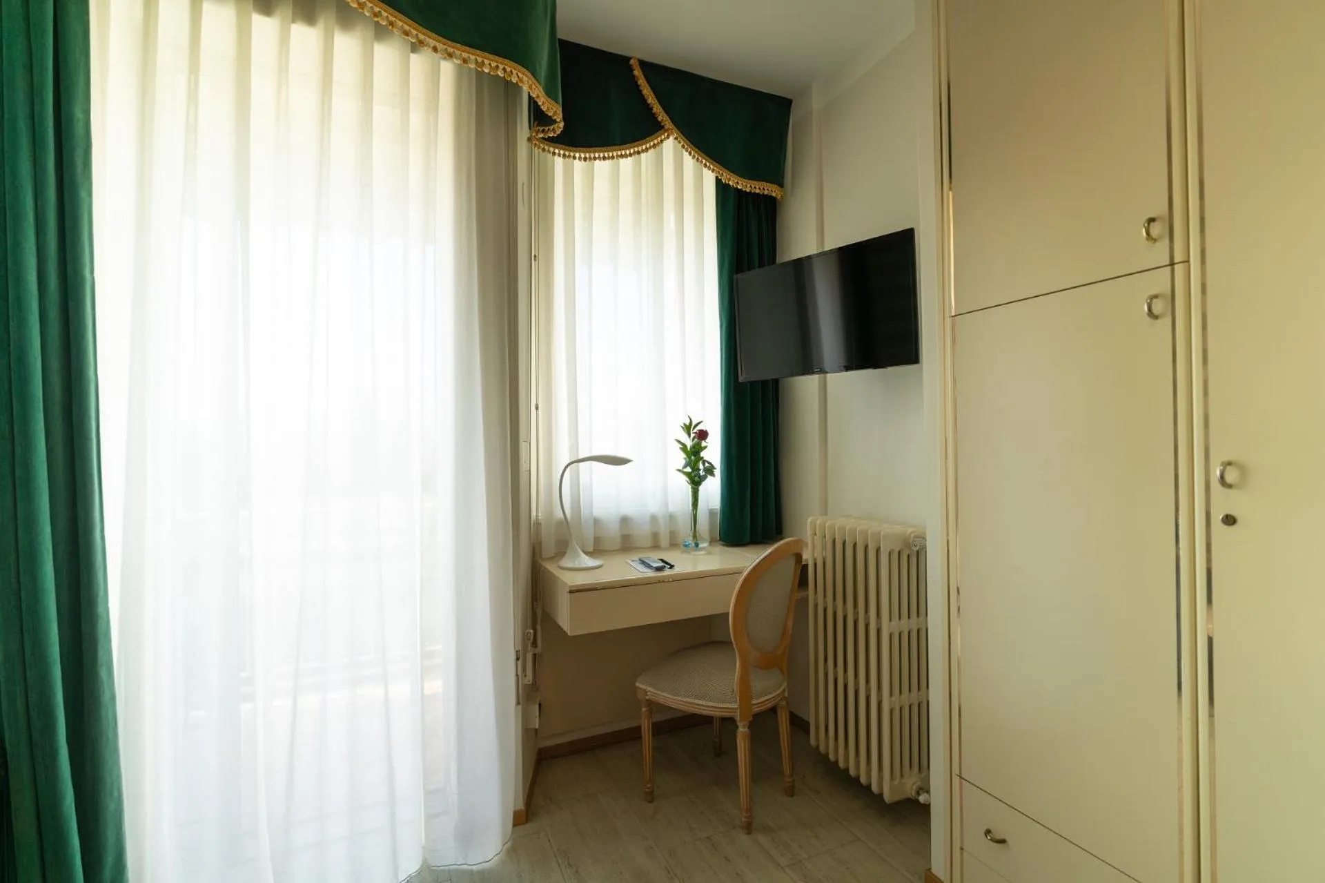 TV and multimedia in Hotel Abano Astoria